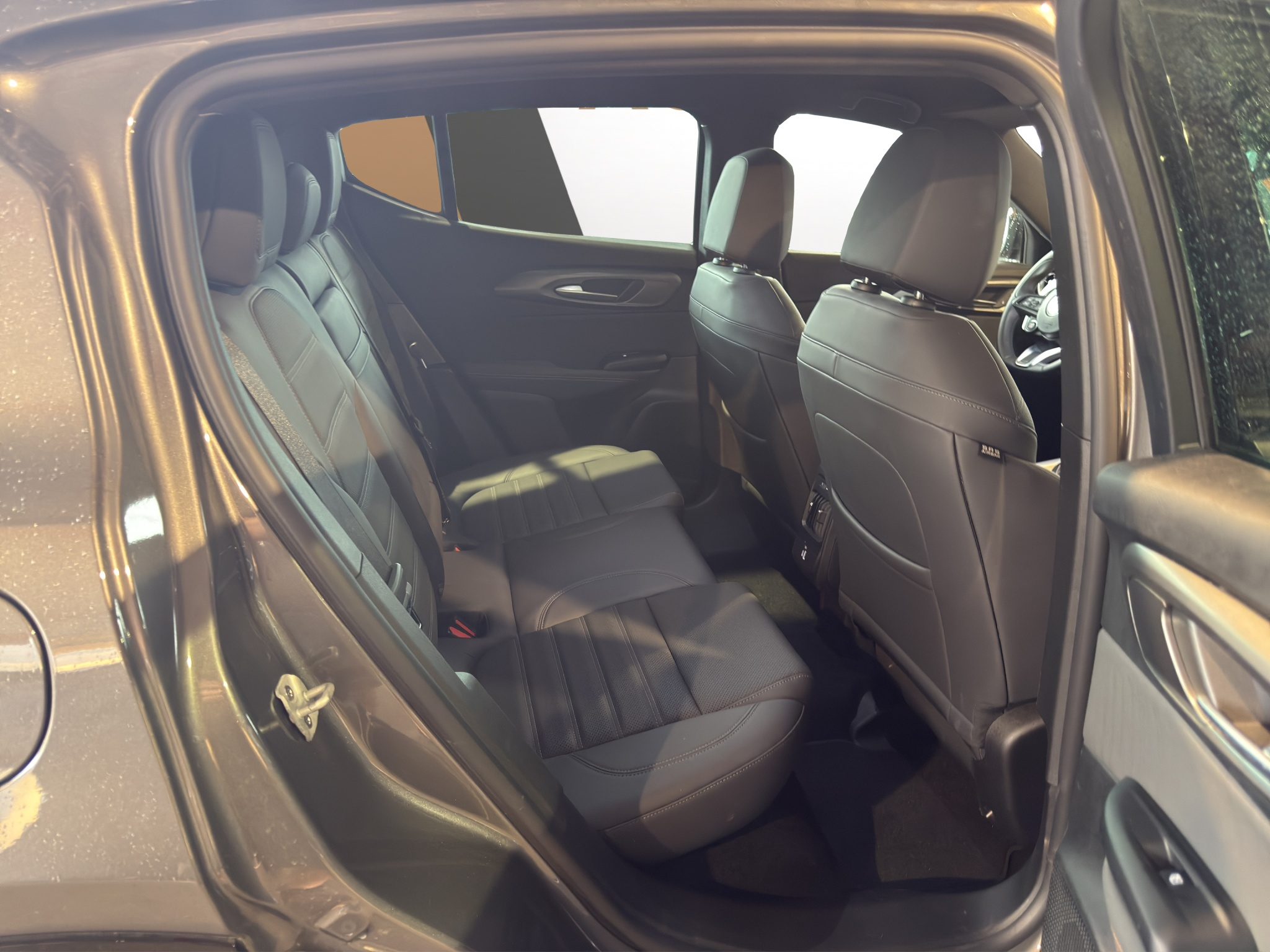 listing desktop thumbnail image 12