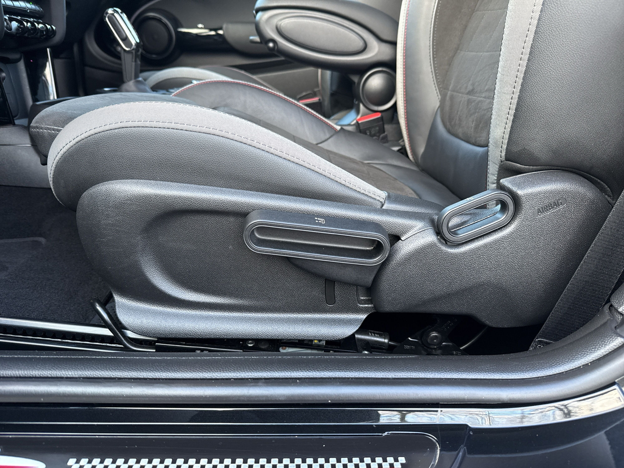 listing desktop thumbnail image 18