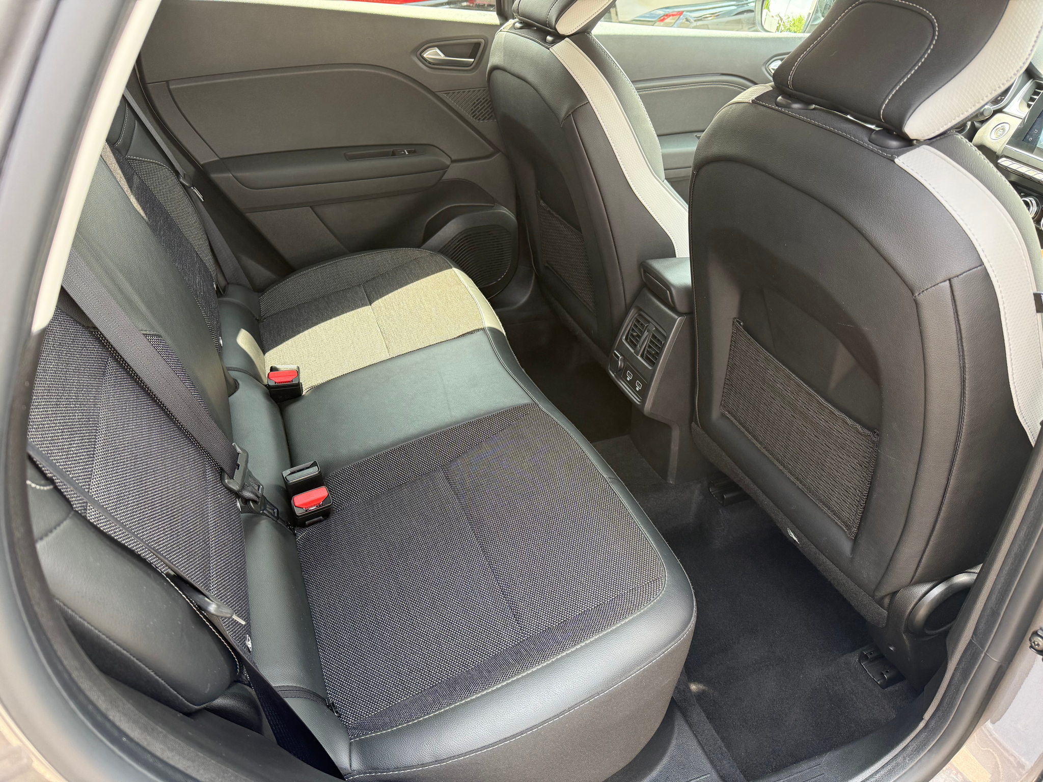 listing desktop thumbnail image 10