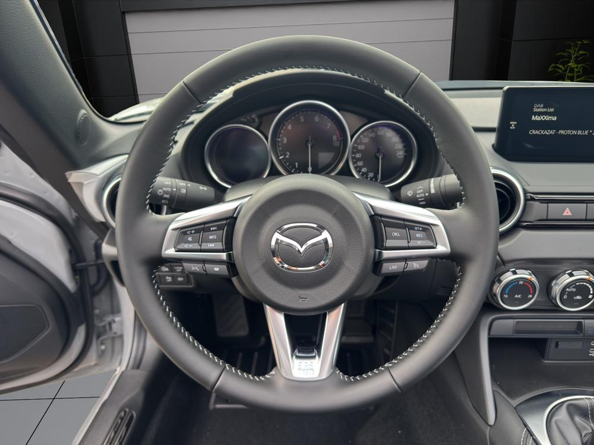 listing desktop thumbnail image 9