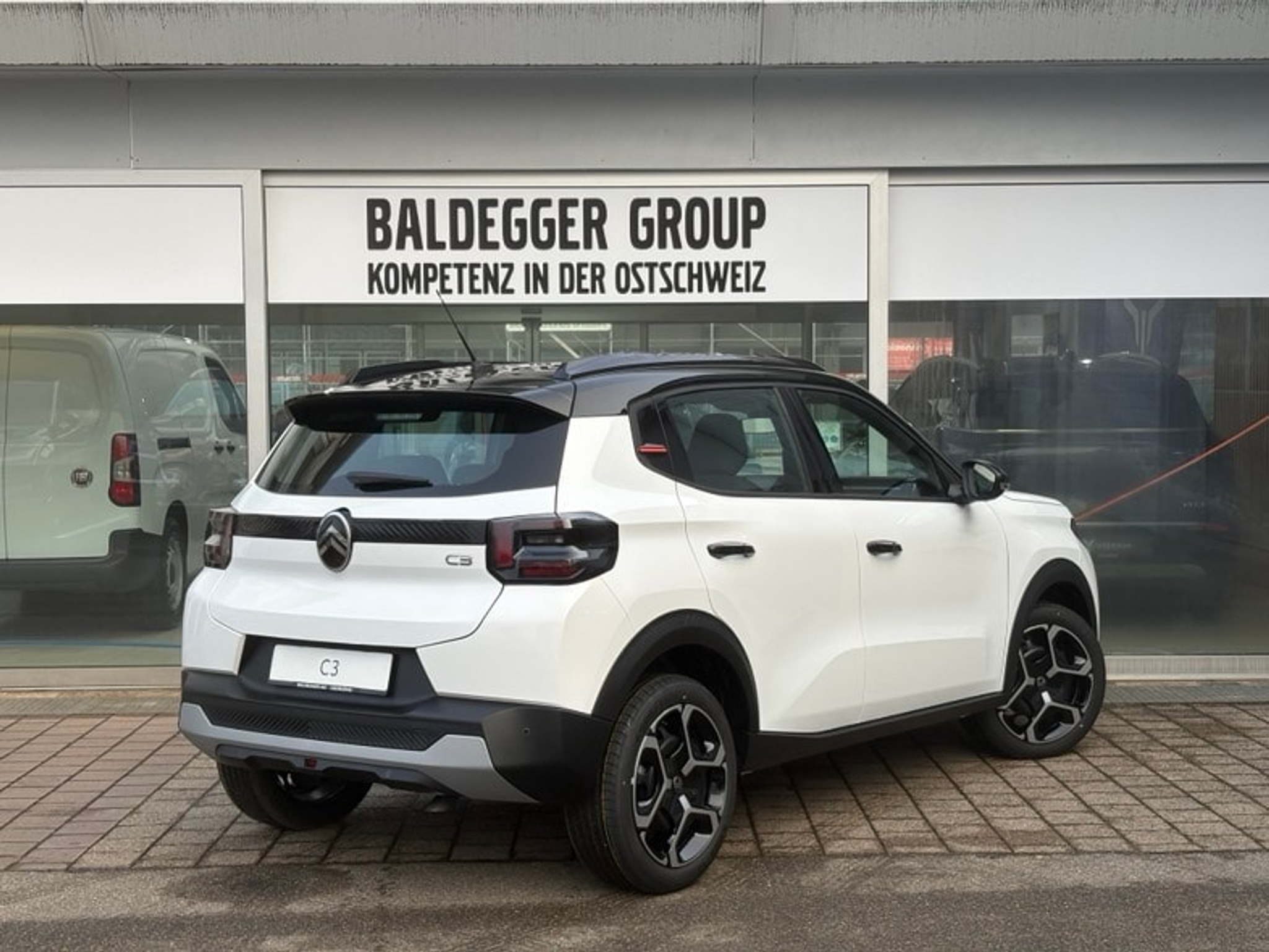 listing desktop thumbnail image 1