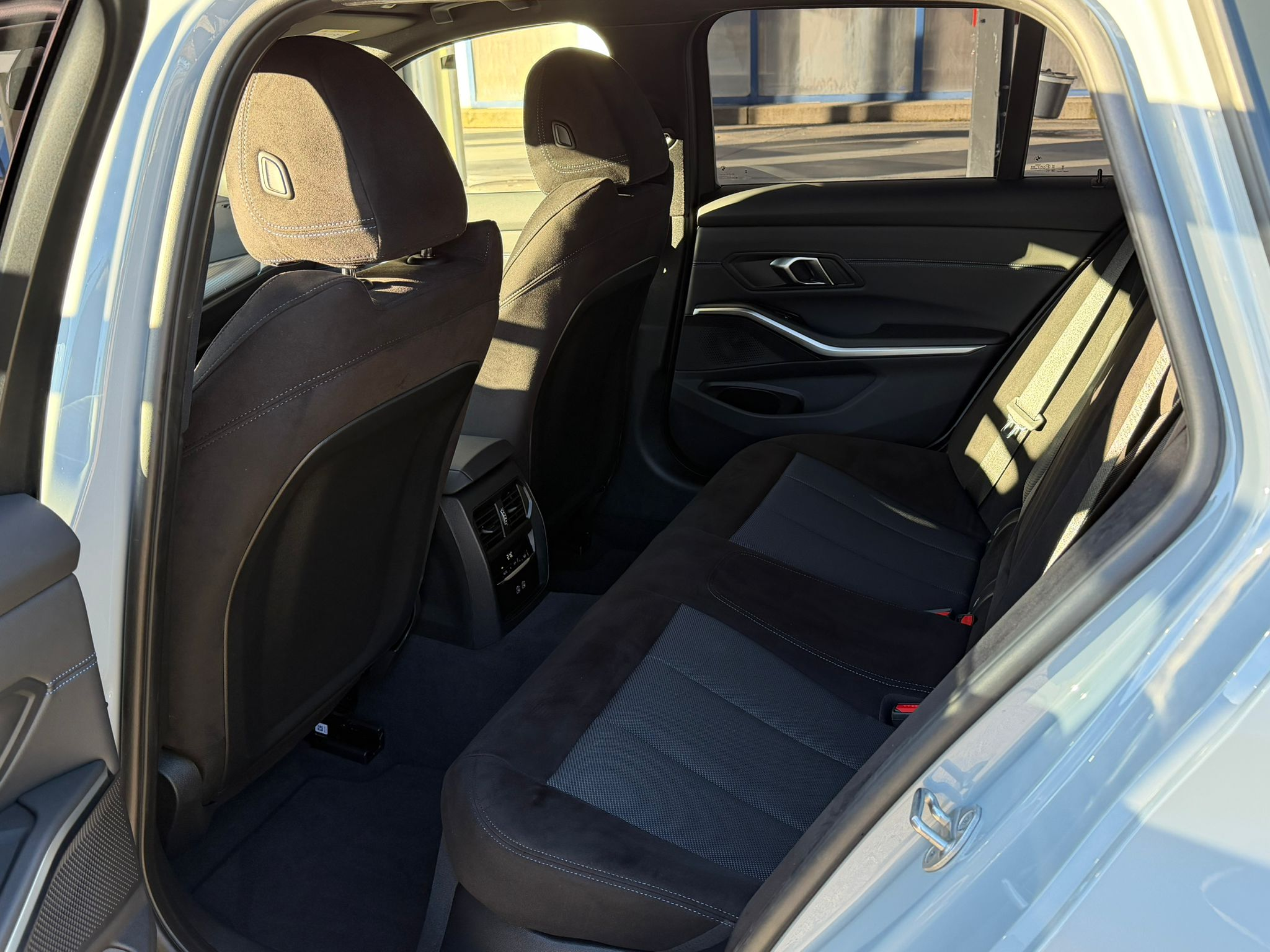 listing desktop thumbnail image 11