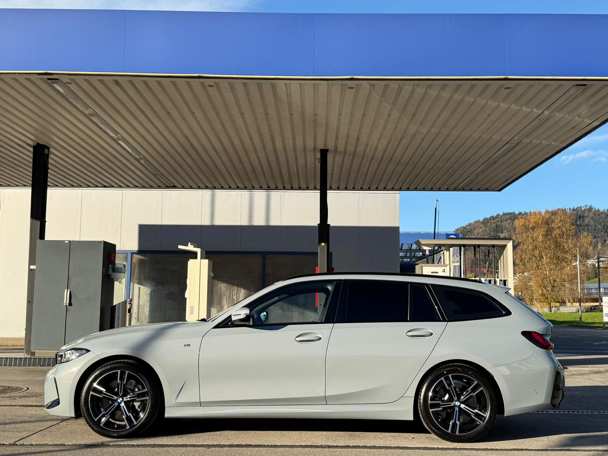 listing desktop thumbnail image 4