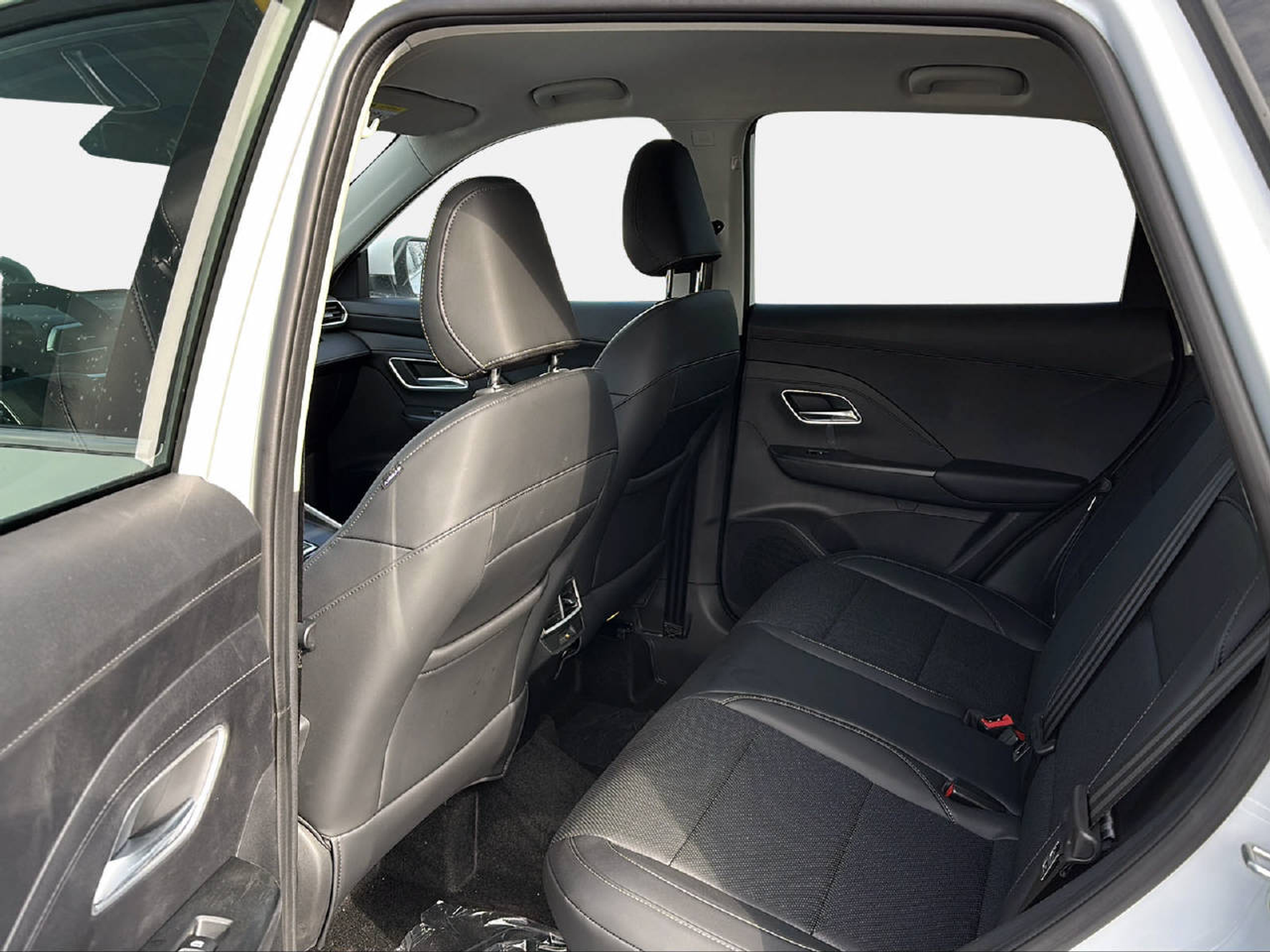 listing desktop thumbnail image 12