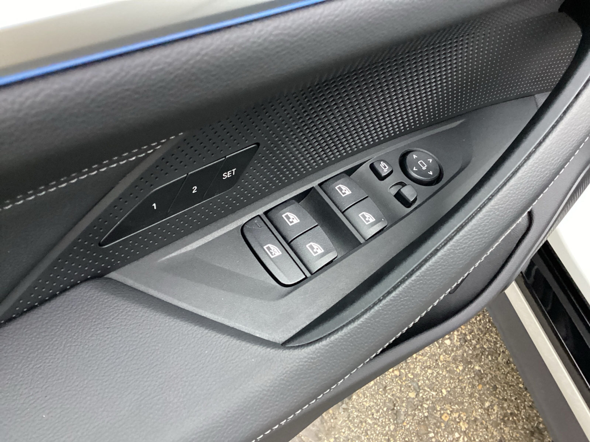 listing desktop thumbnail image 17