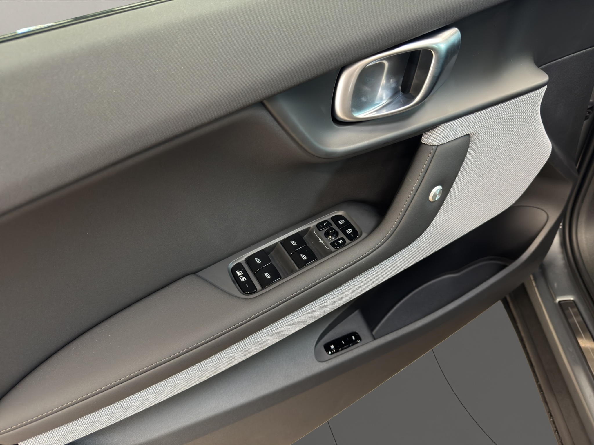 listing desktop thumbnail image 13