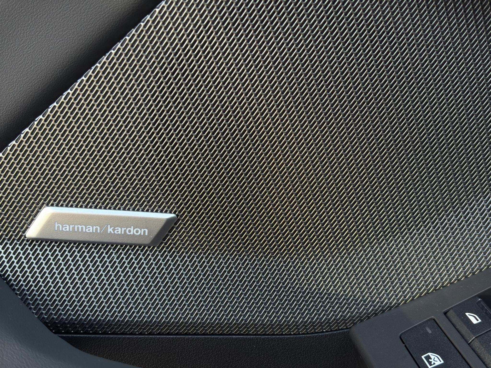 listing desktop thumbnail image 17