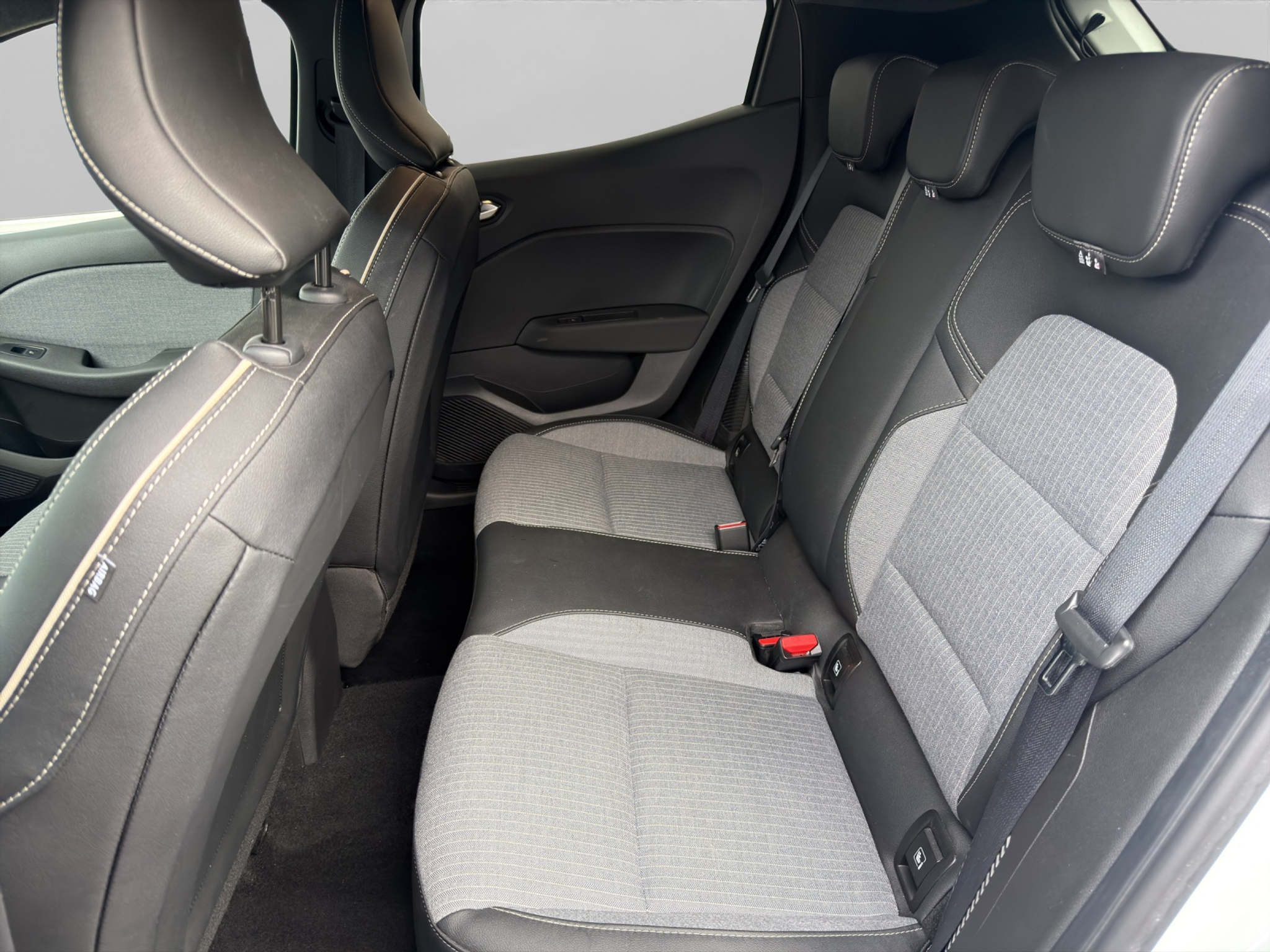 listing desktop thumbnail image 8