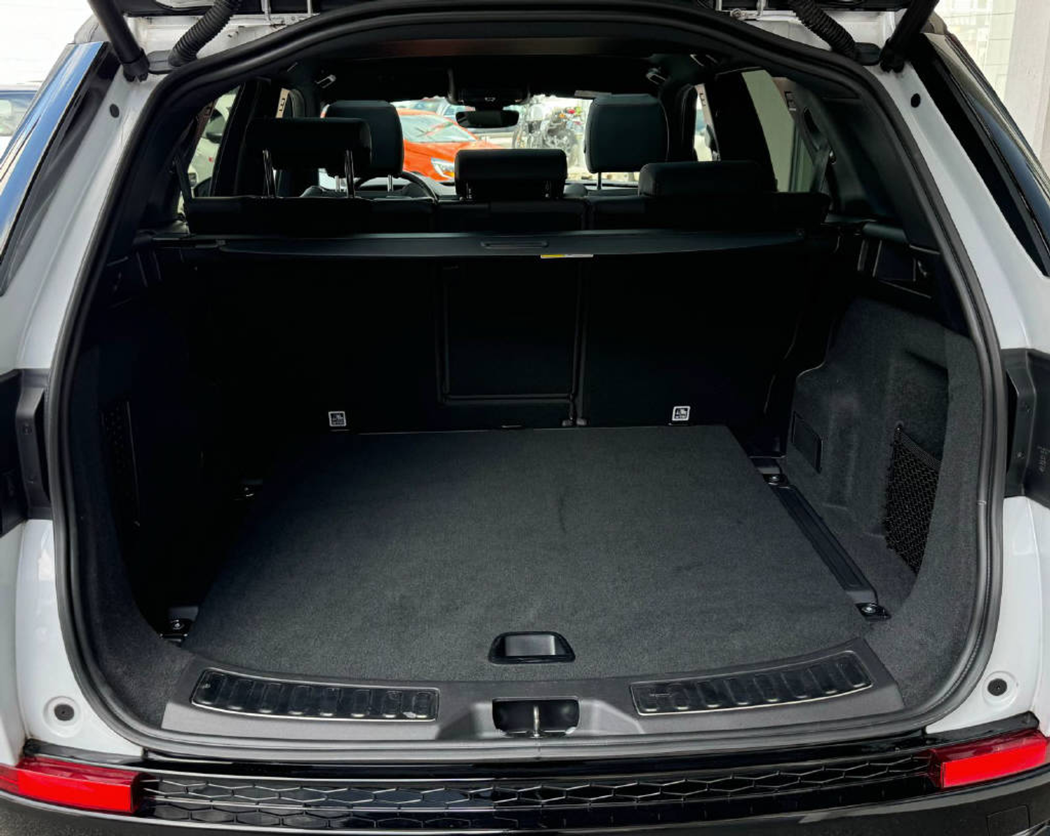 listing desktop thumbnail image 10