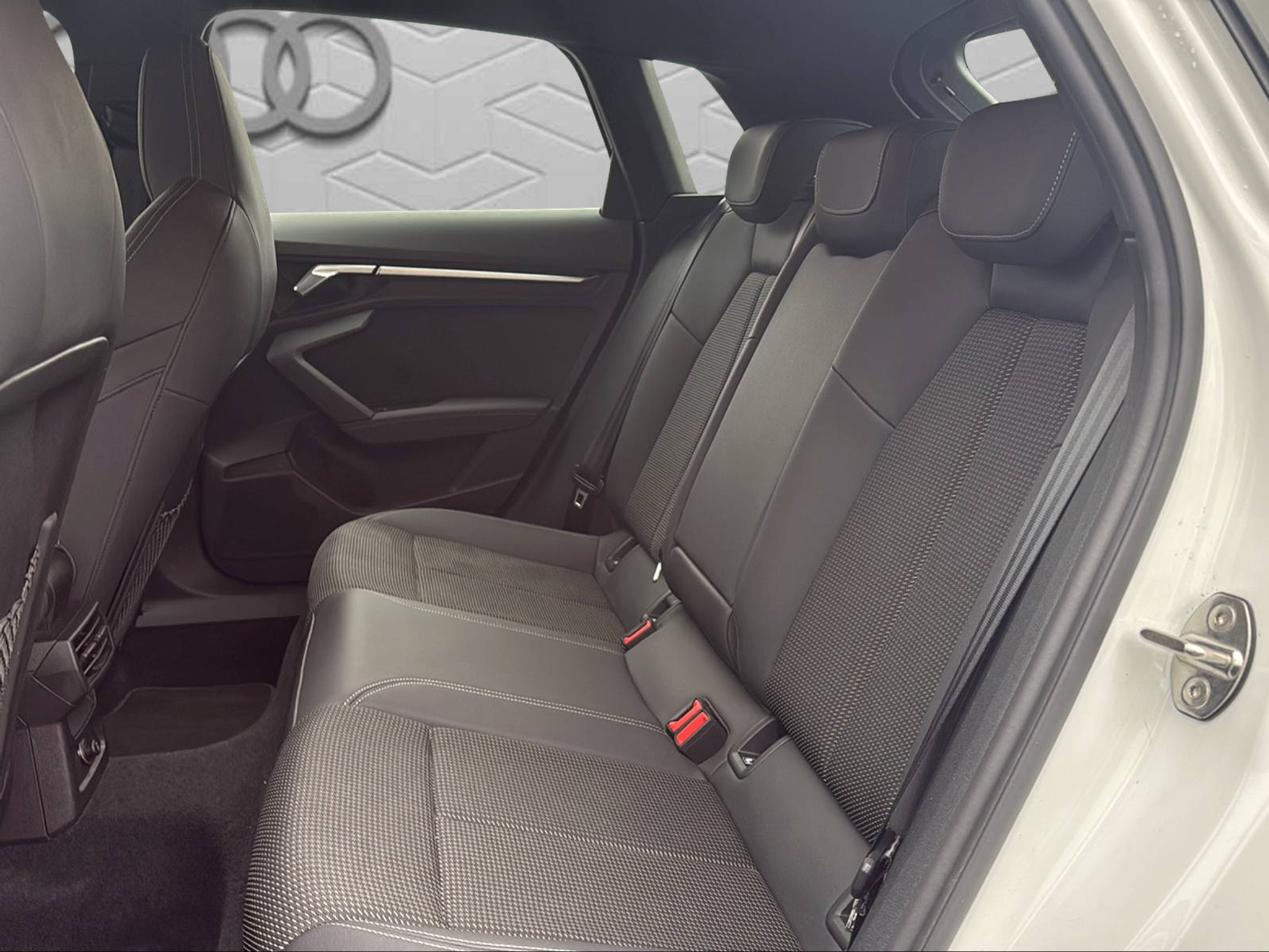 listing desktop thumbnail image 15