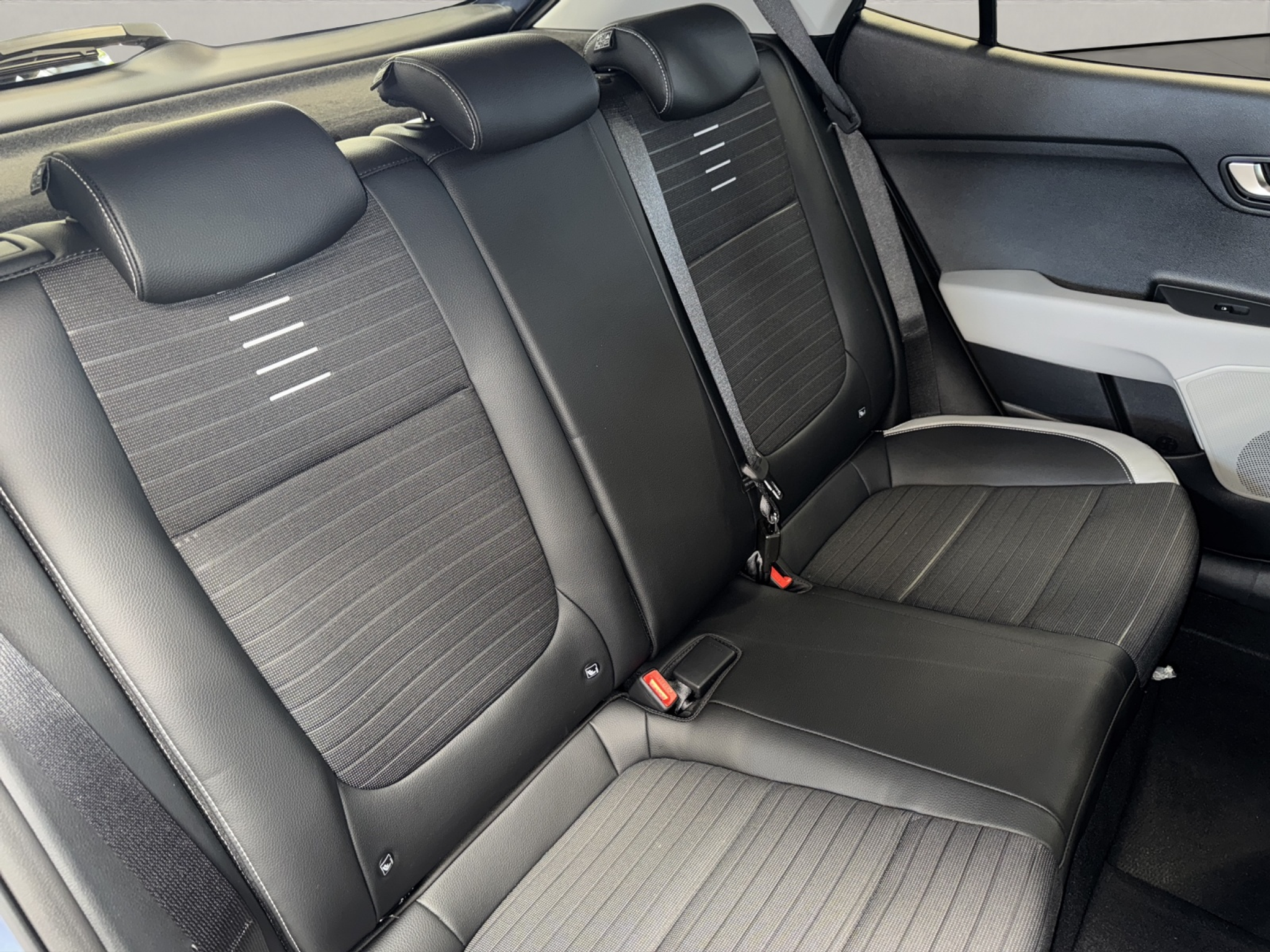 listing desktop thumbnail image 12