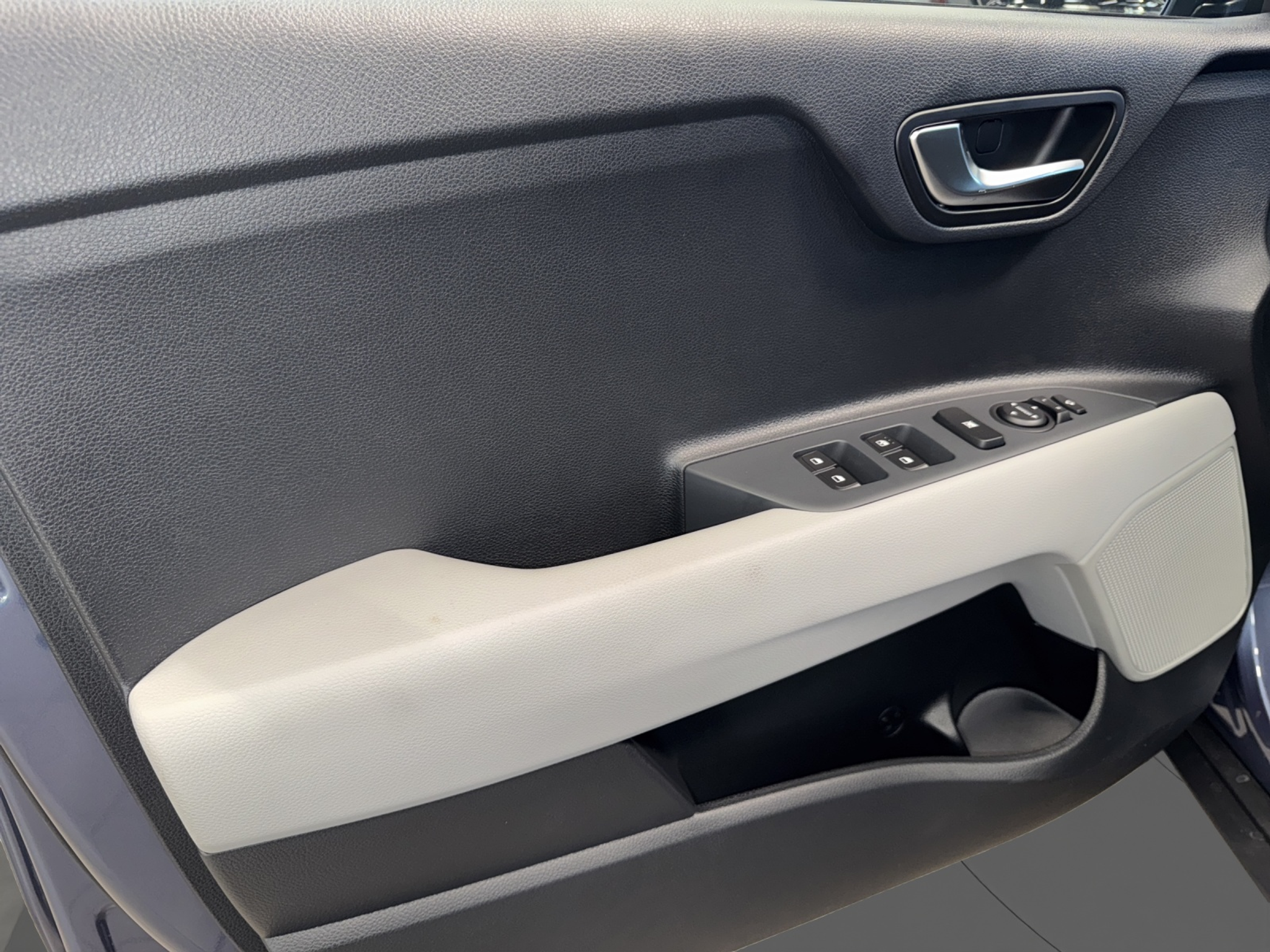 listing desktop thumbnail image 11