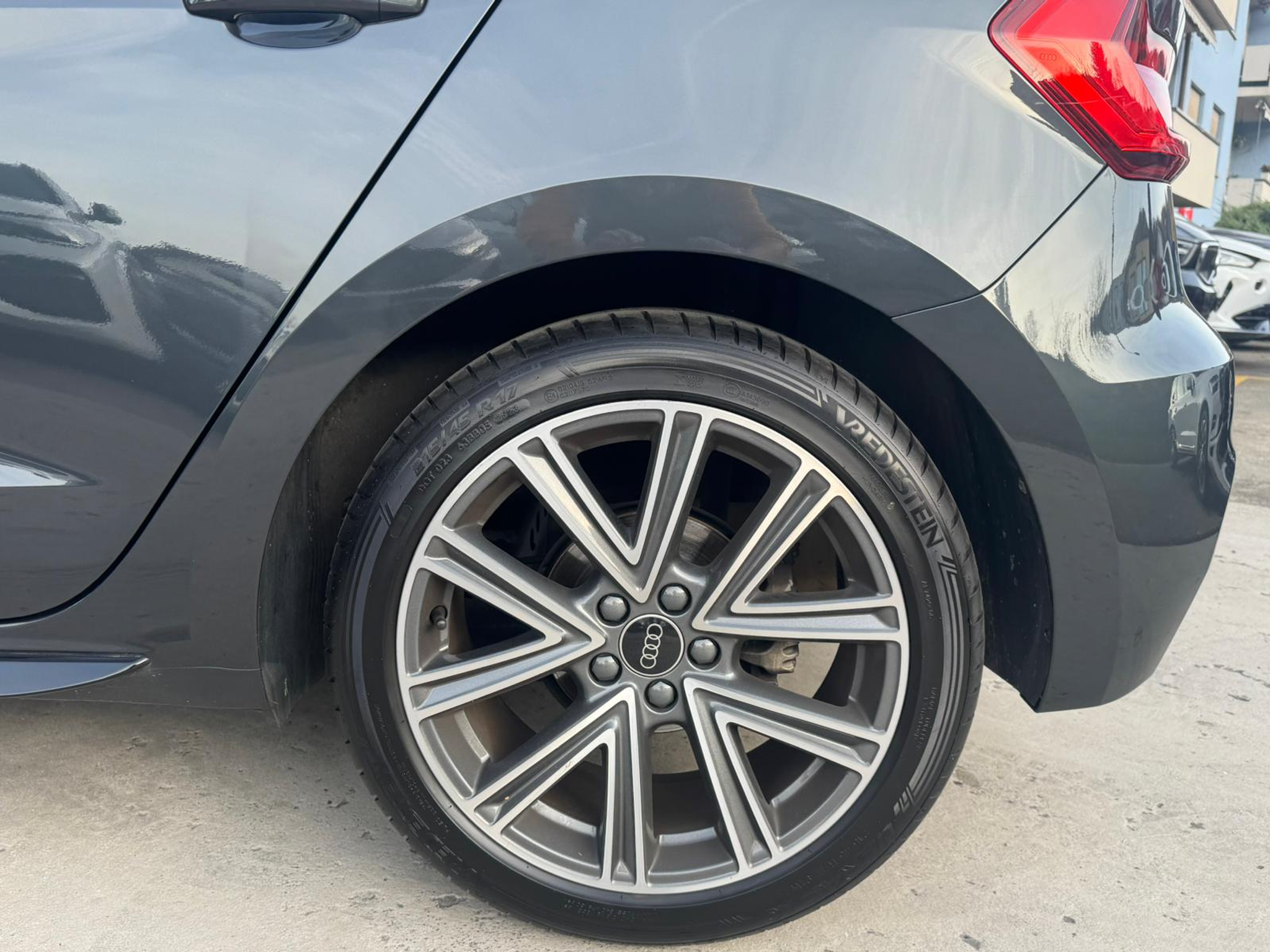 listing desktop thumbnail image 6