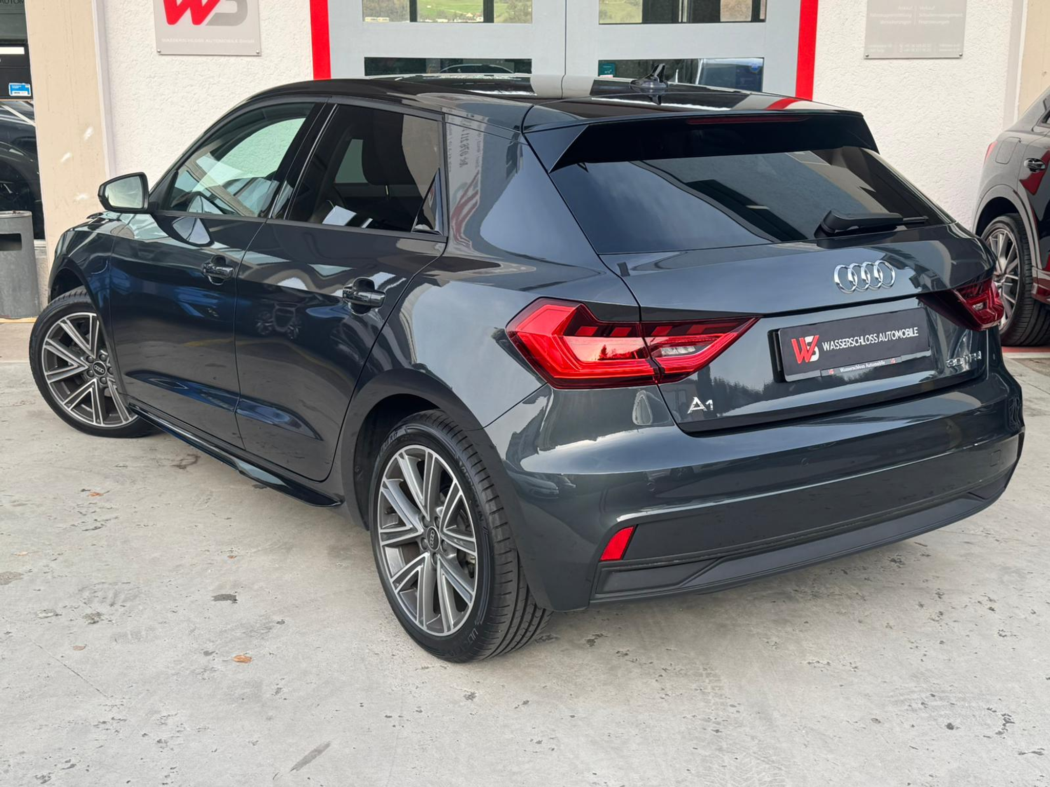 listing desktop thumbnail image 4