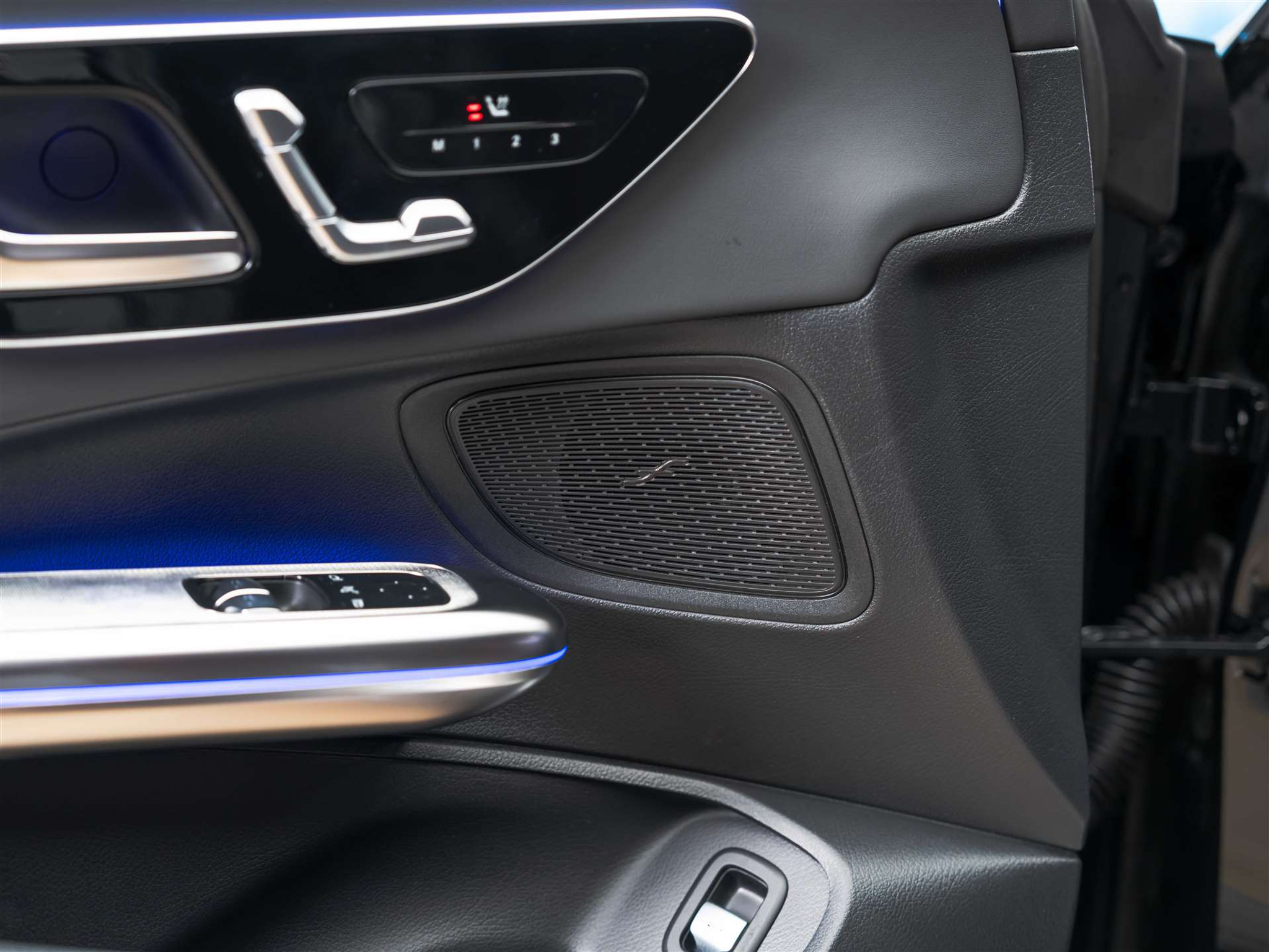 listing desktop thumbnail image 24