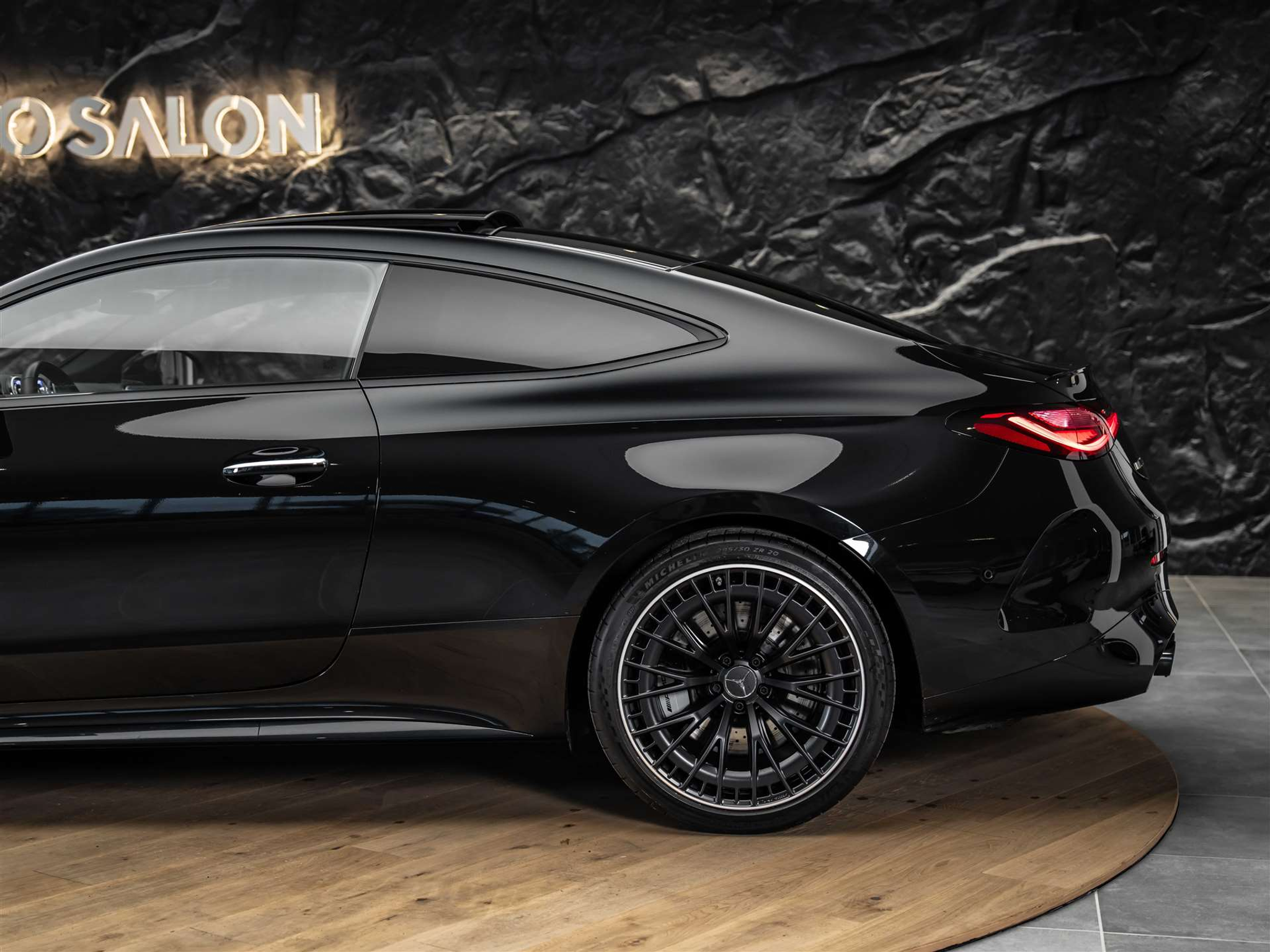 listing desktop thumbnail image 18