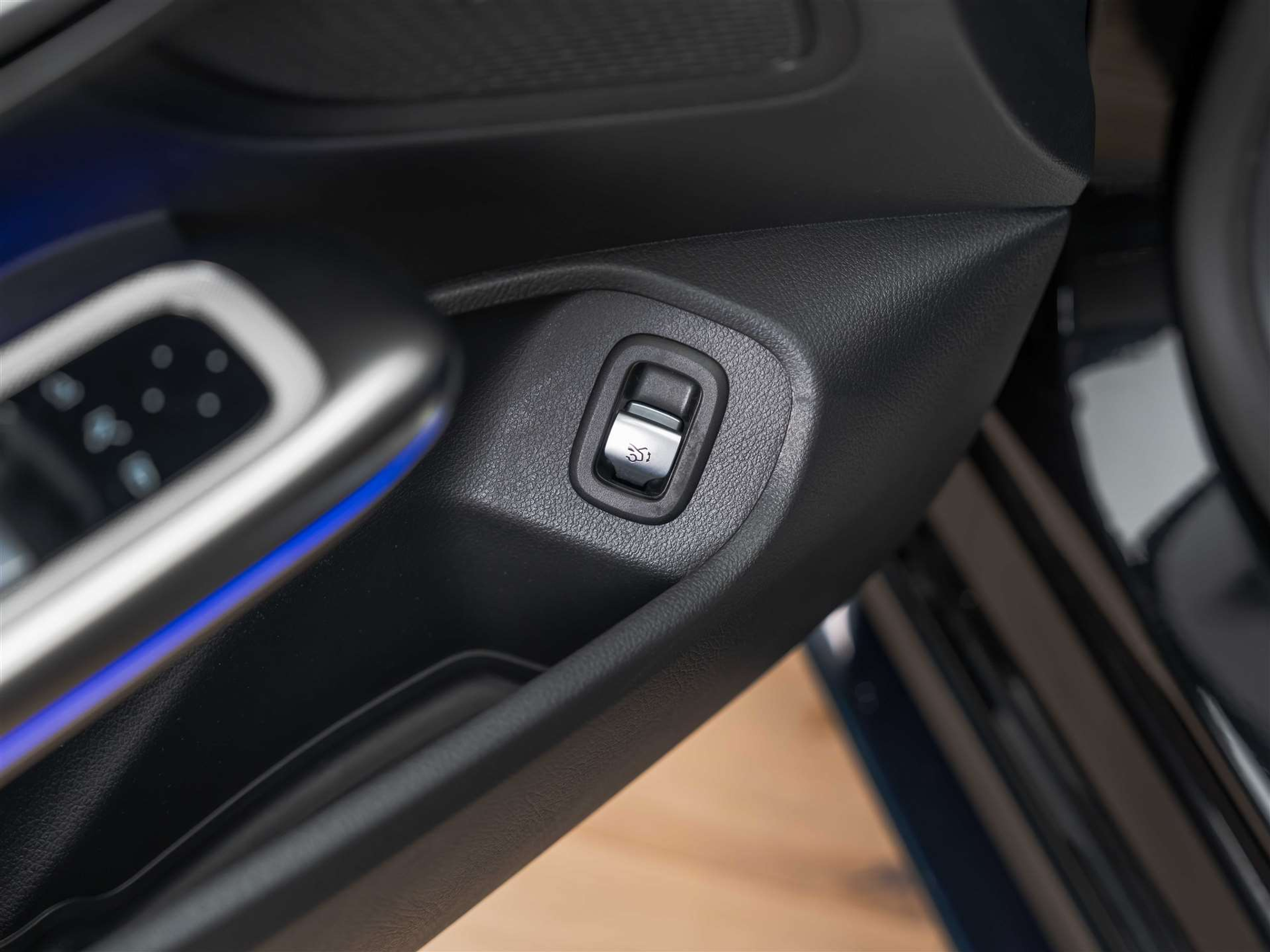 listing desktop thumbnail image 25