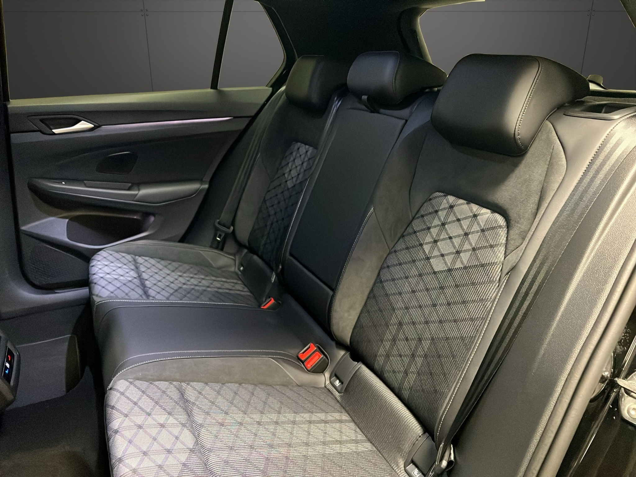 listing desktop thumbnail image 8