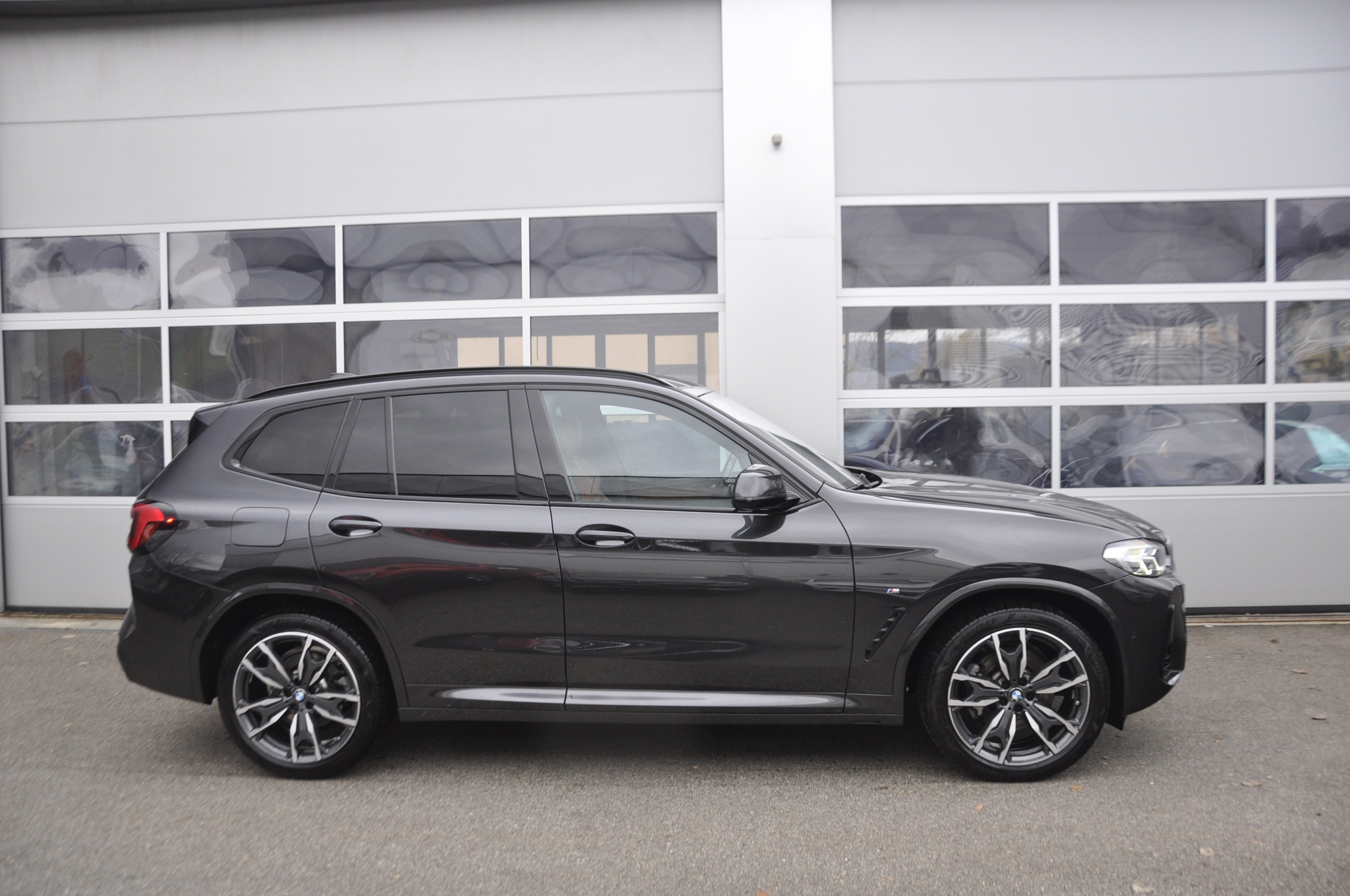 listing desktop thumbnail image 2