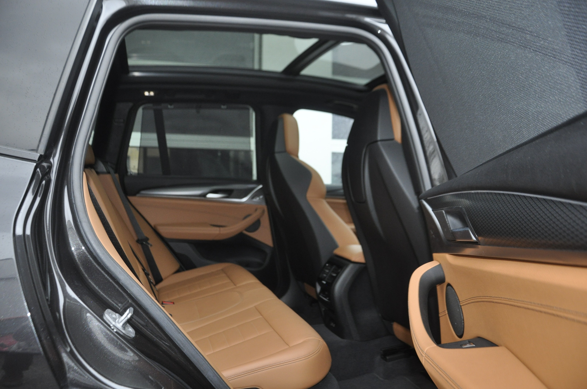 listing desktop thumbnail image 8