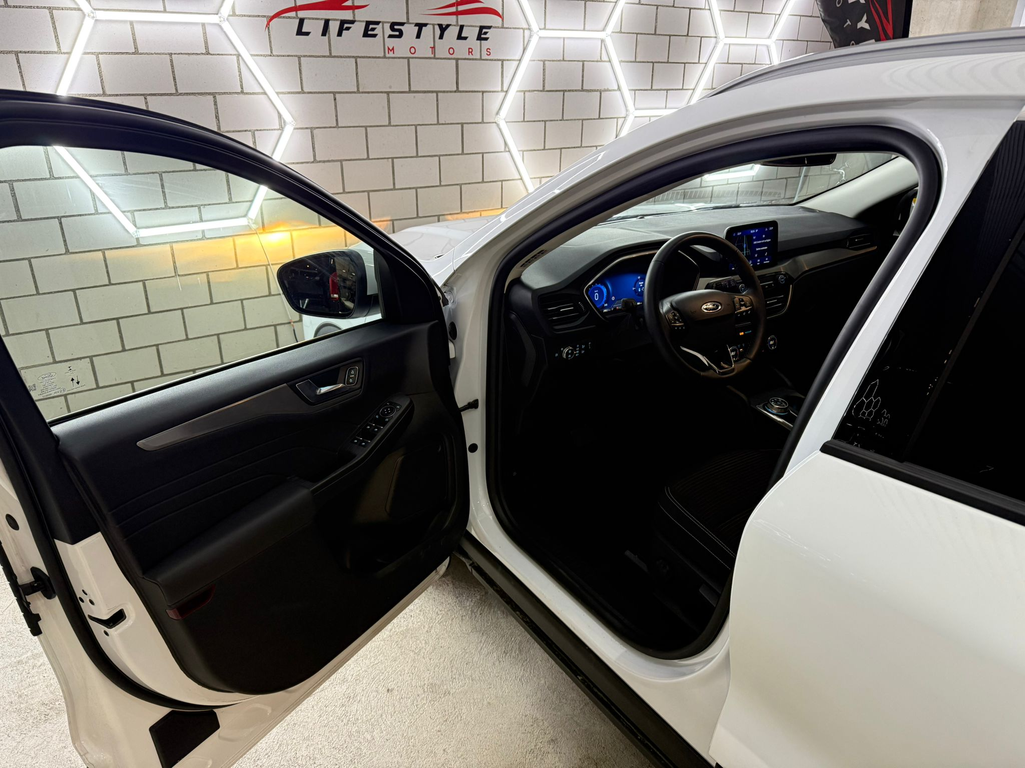 listing desktop thumbnail image 4