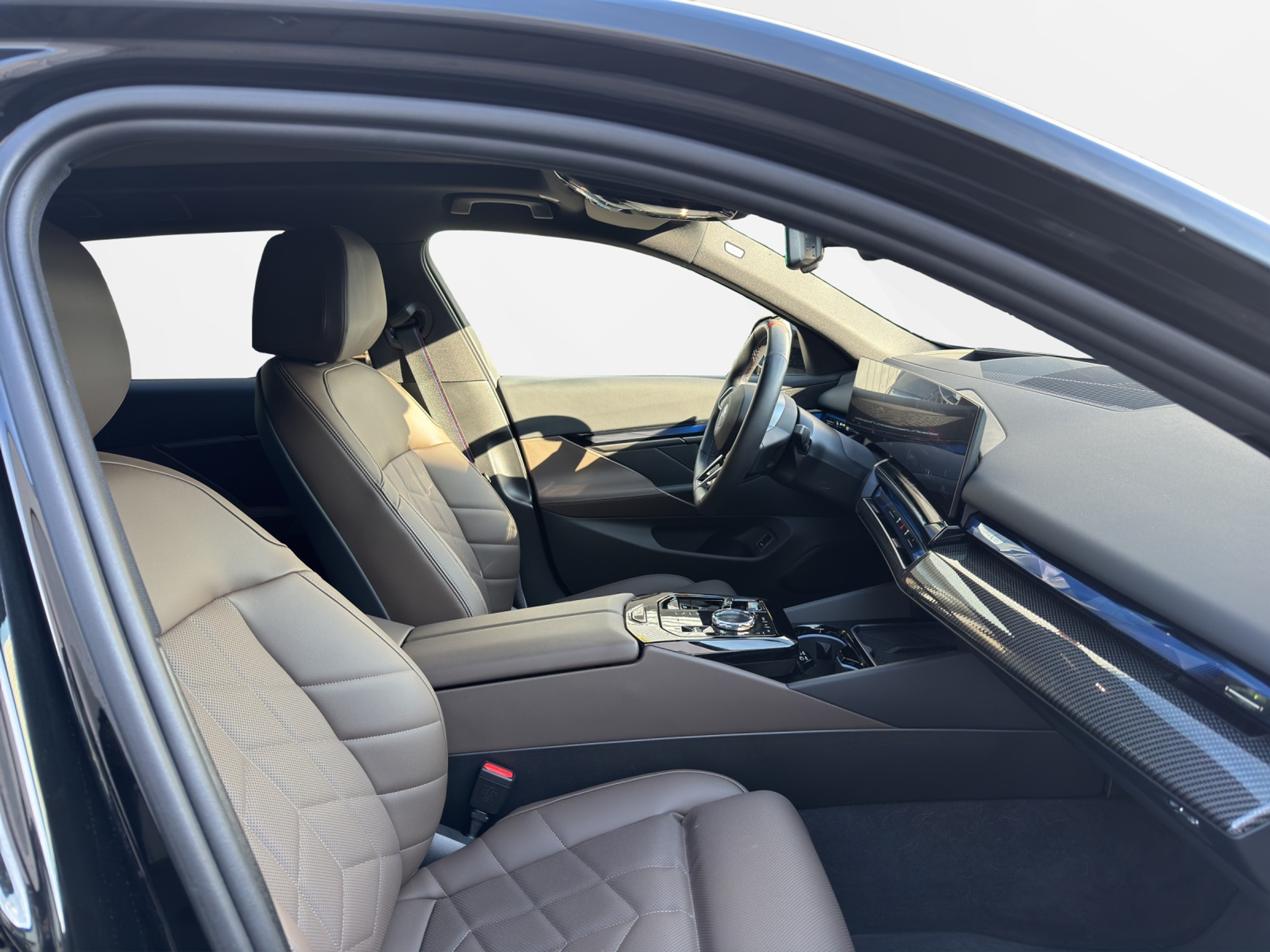 listing desktop thumbnail image 17