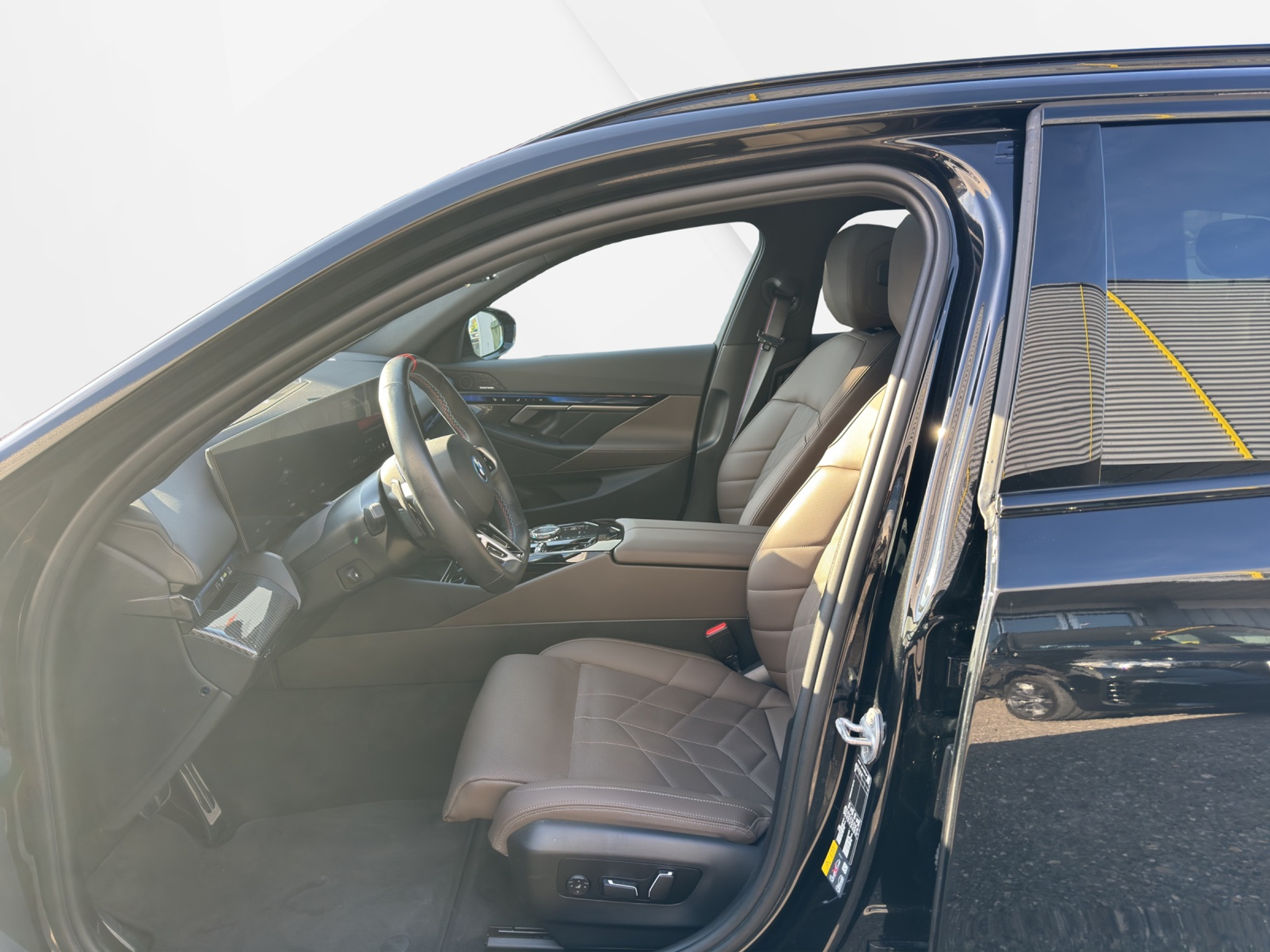 listing desktop thumbnail image 11