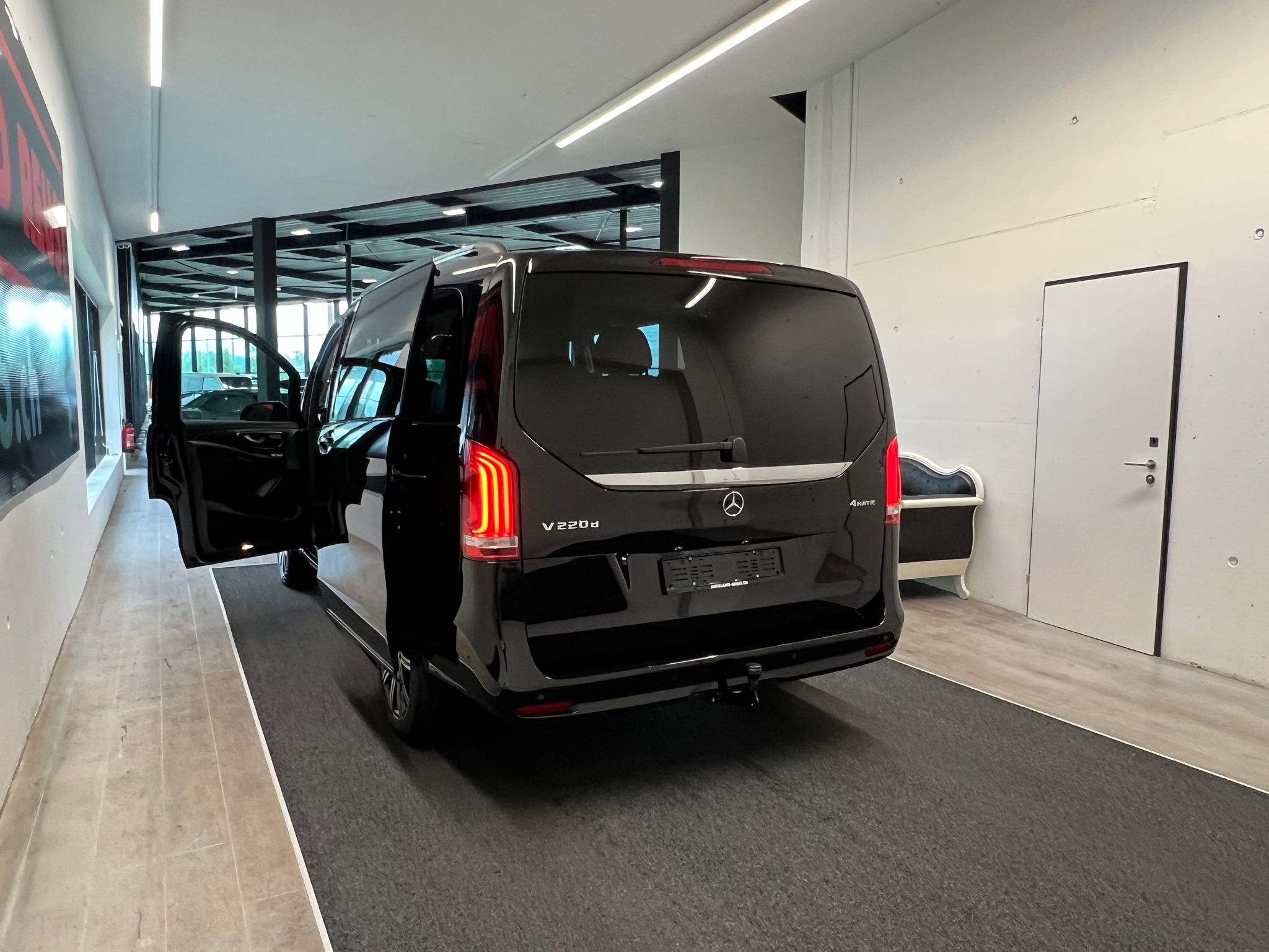 listing desktop thumbnail image 8