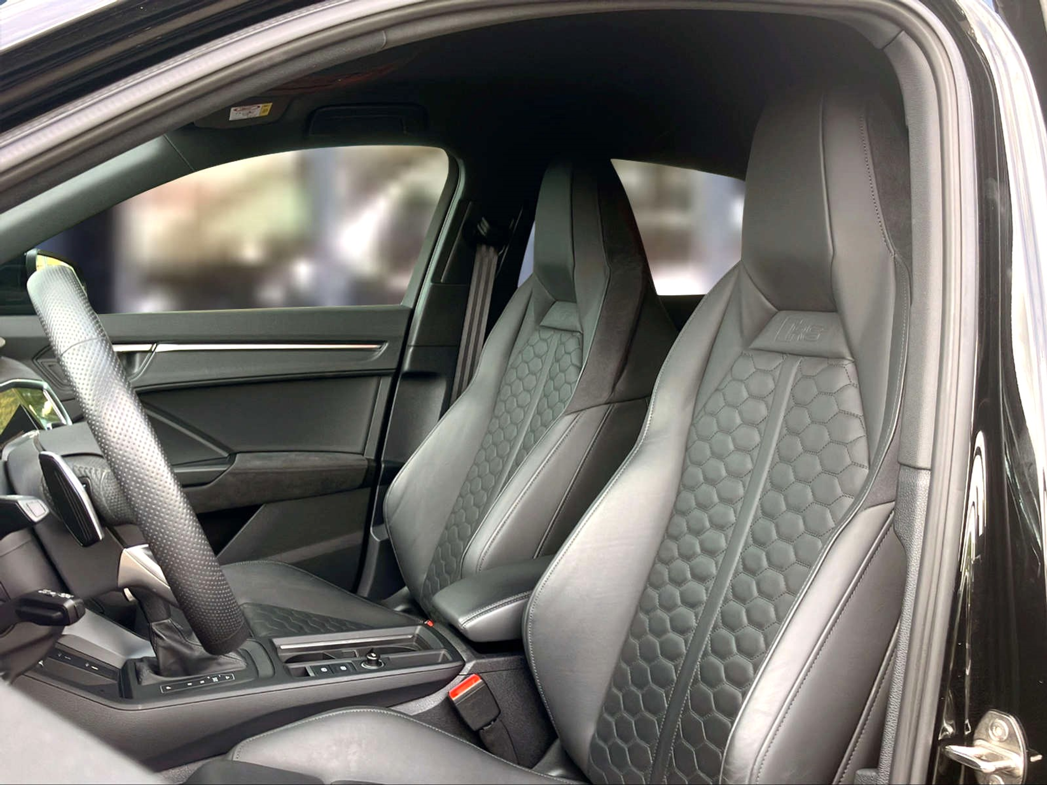 listing desktop thumbnail image 7