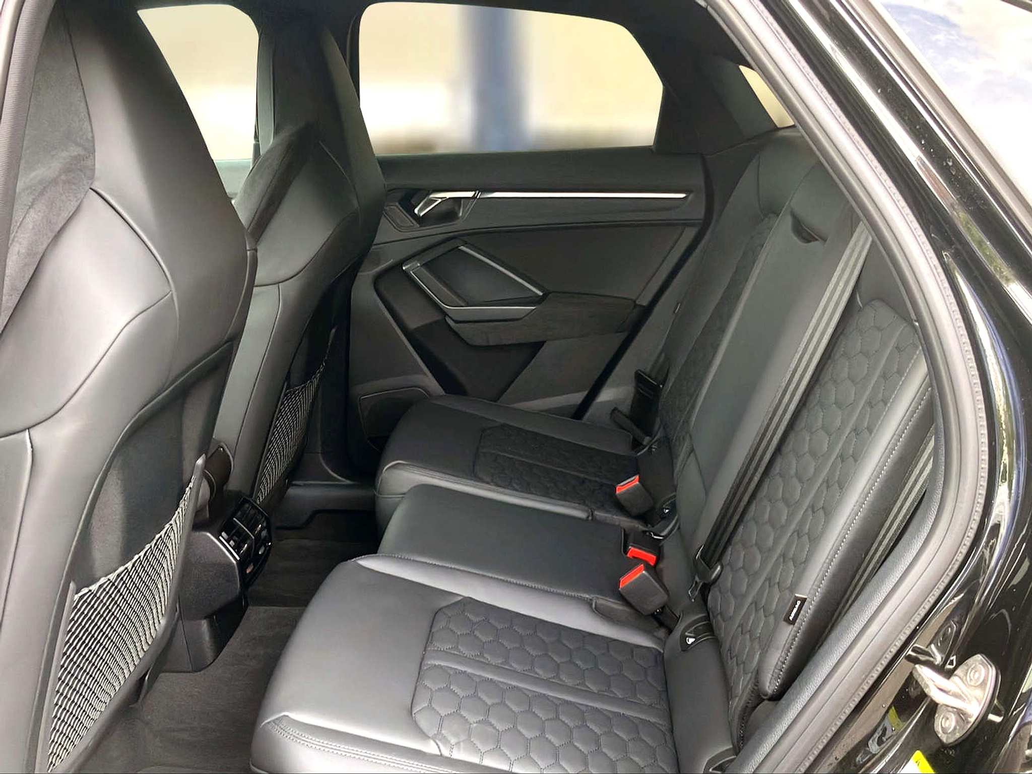 listing desktop thumbnail image 9