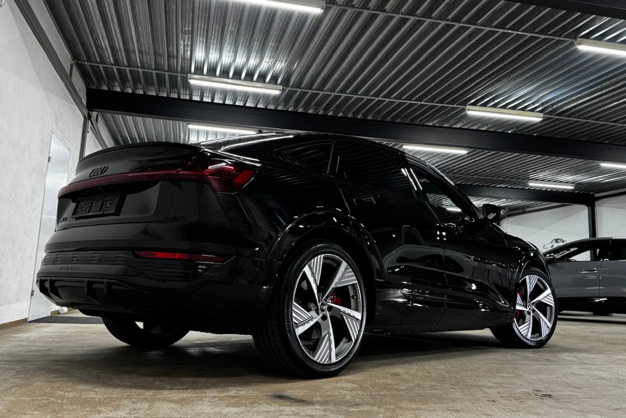 listing desktop thumbnail image 4