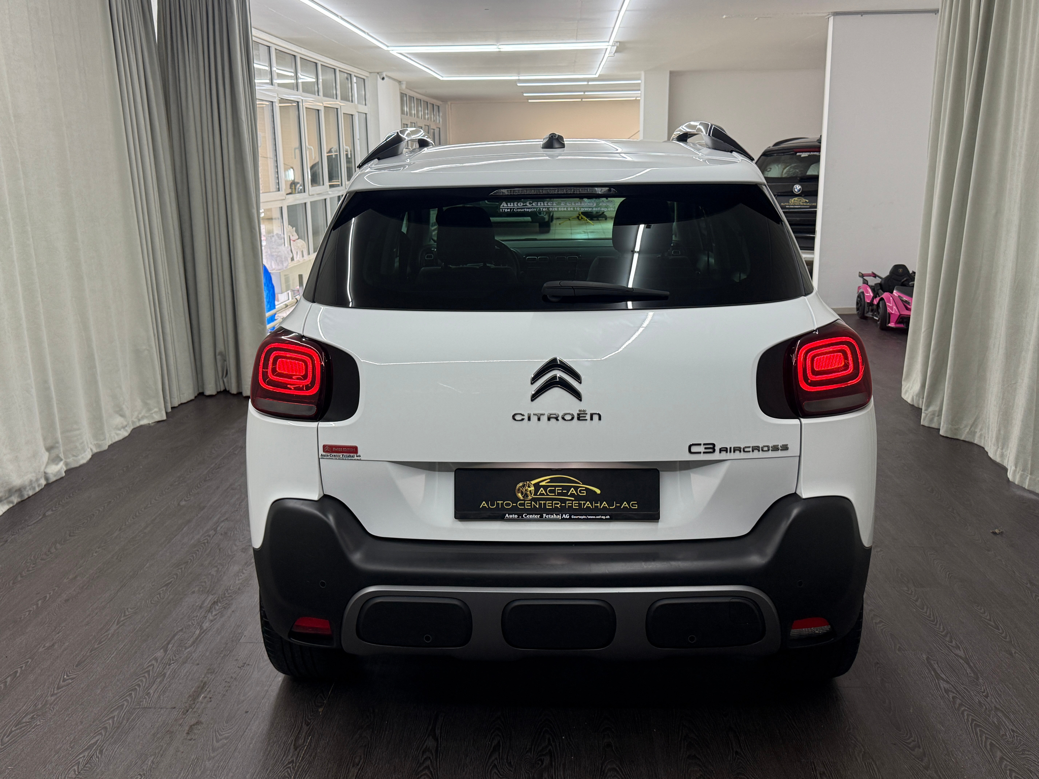 listing desktop thumbnail image 4