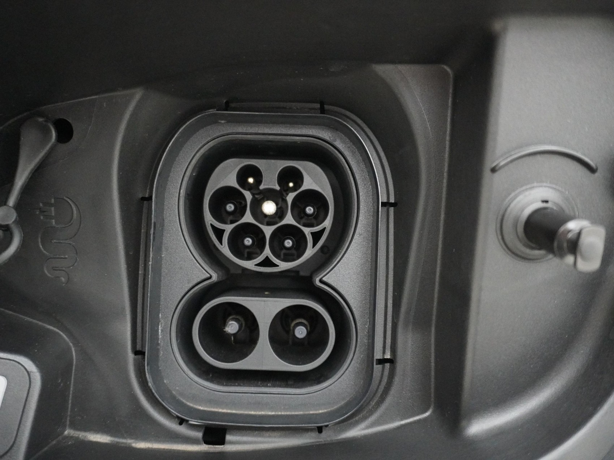 listing desktop thumbnail image 28