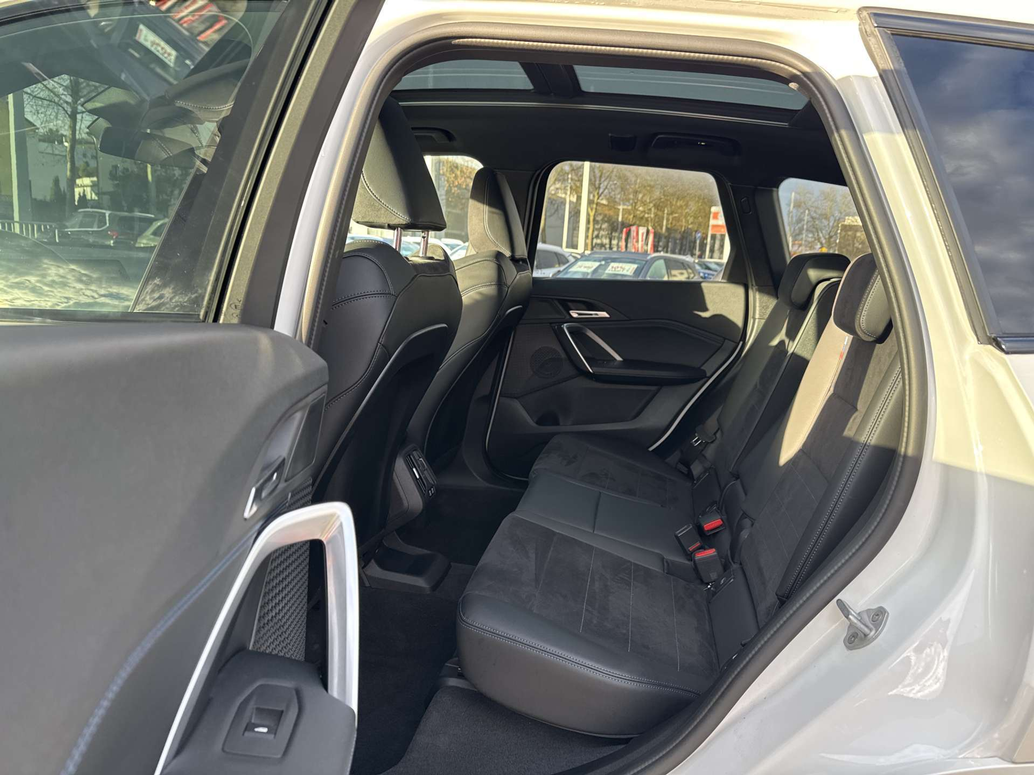 listing desktop thumbnail image 5