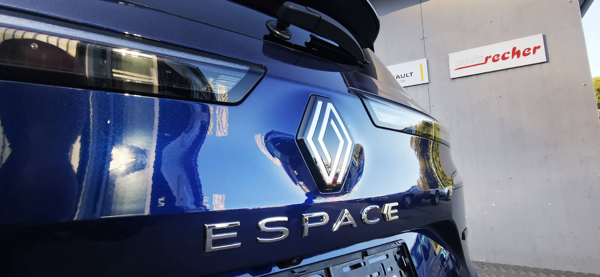 listing desktop thumbnail image 3