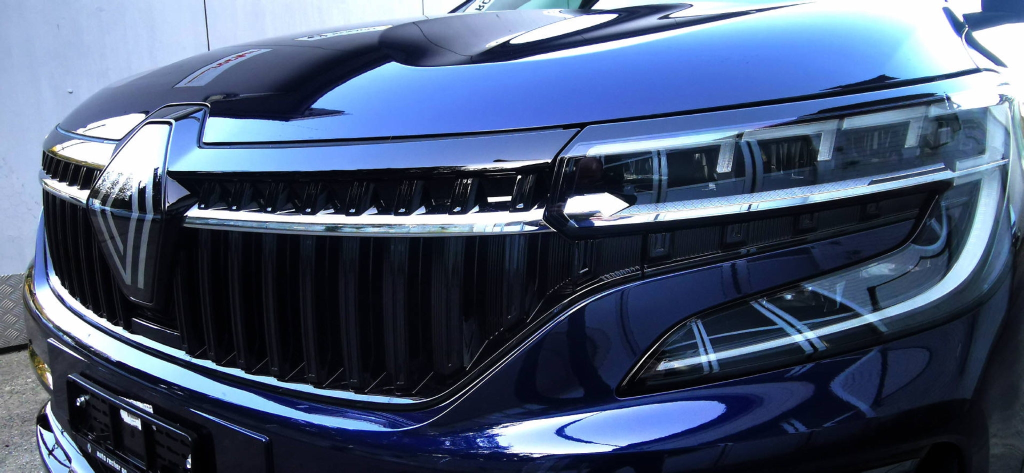 listing desktop thumbnail image 4