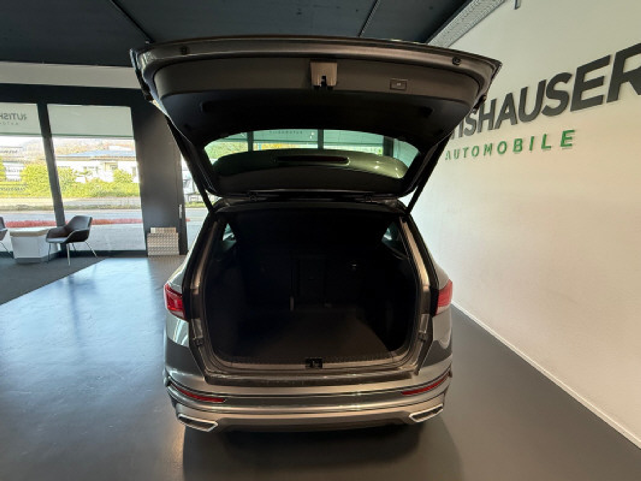 listing desktop thumbnail image 4