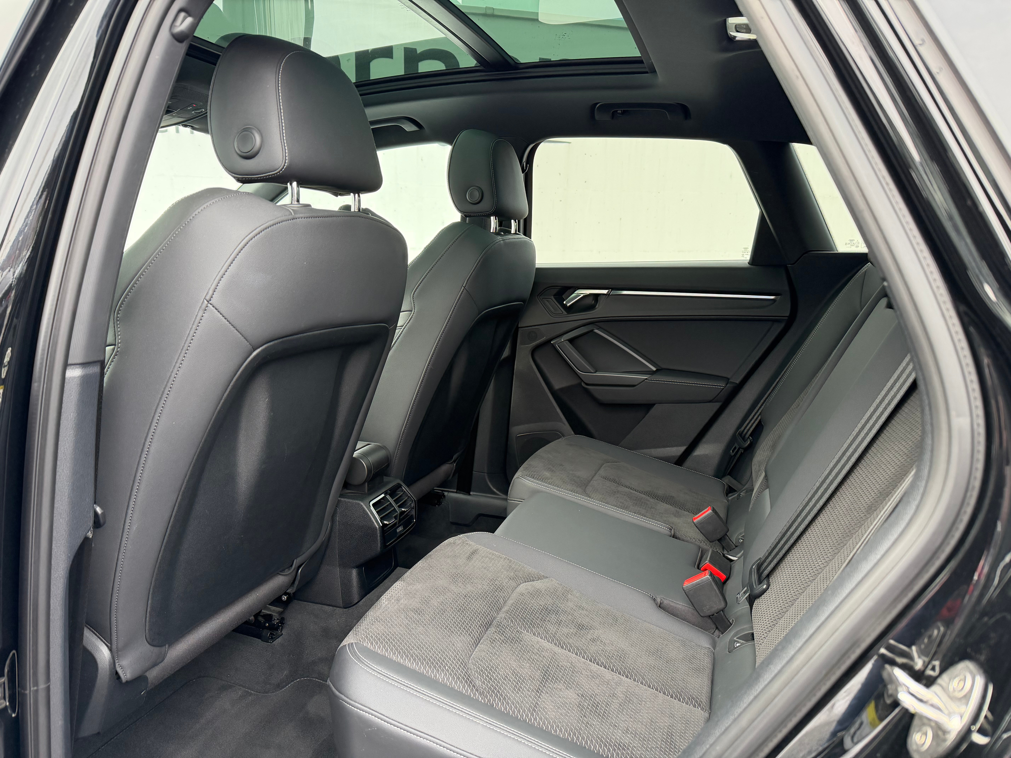 listing desktop thumbnail image 8