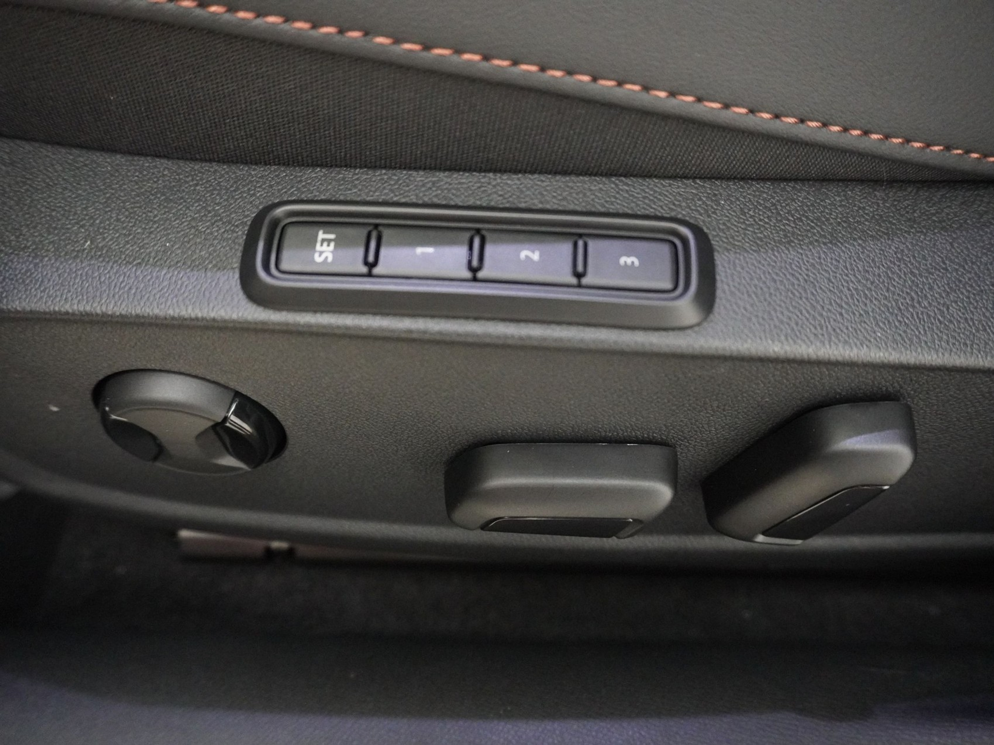 listing desktop thumbnail image 14