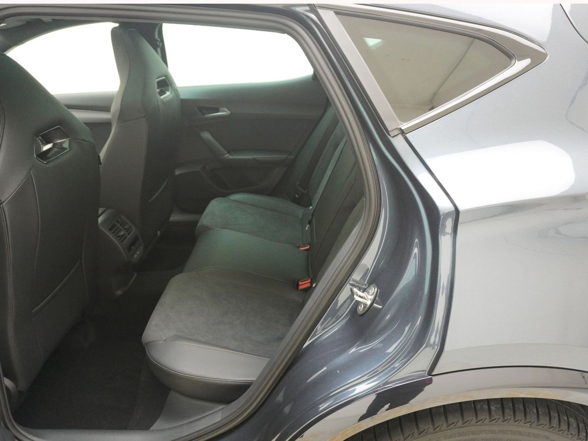 listing desktop thumbnail image 16