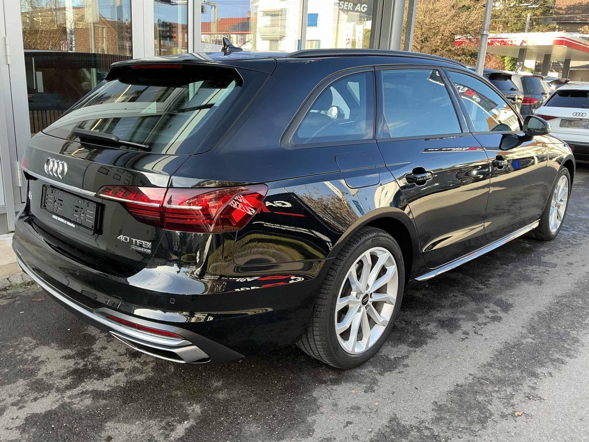 listing desktop thumbnail image 3