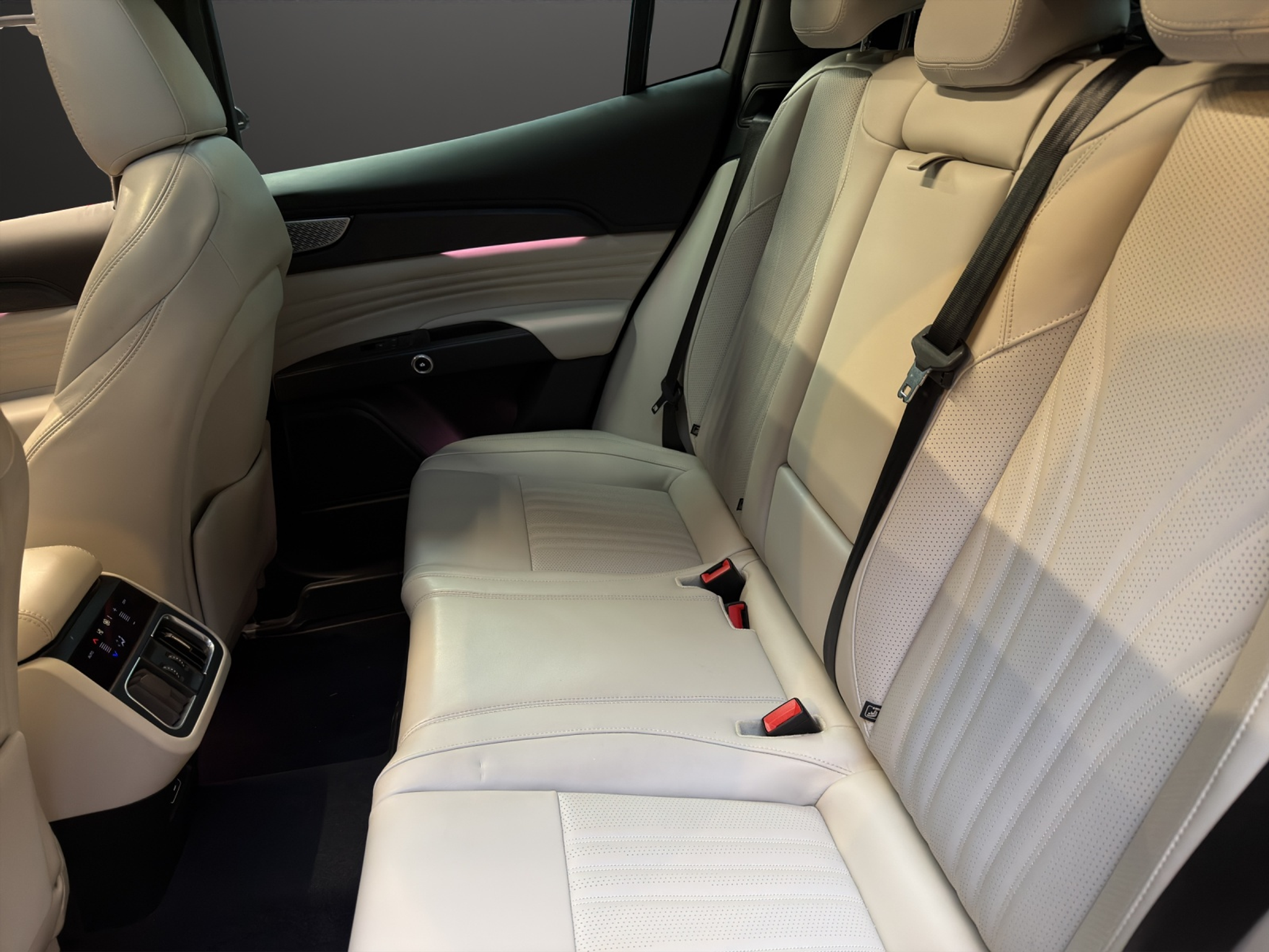 listing desktop thumbnail image 12