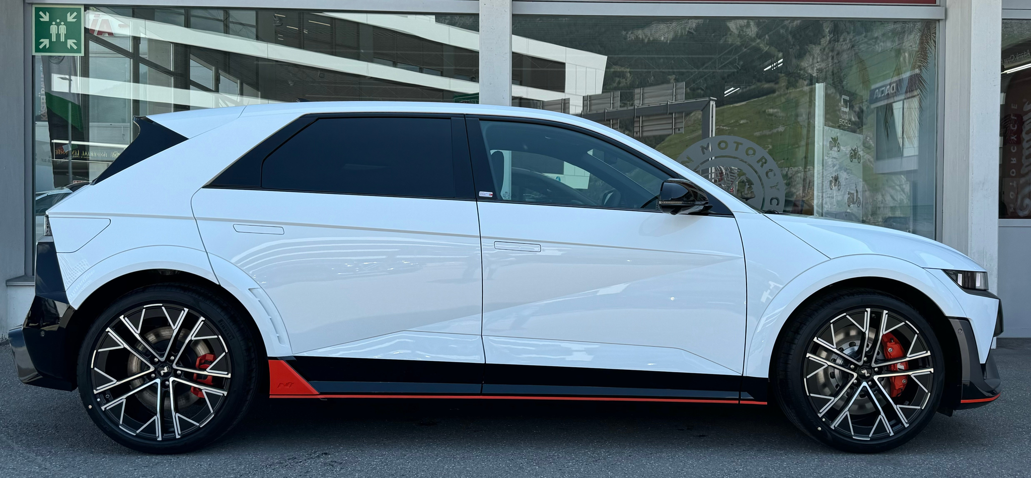 listing desktop thumbnail image 2