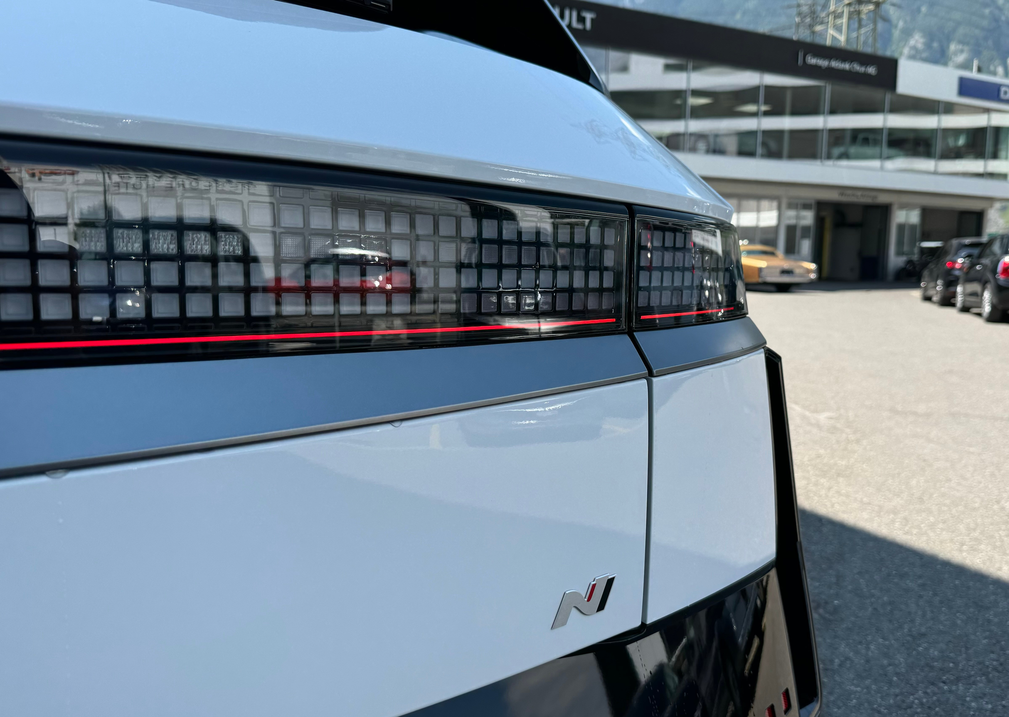 listing desktop thumbnail image 4