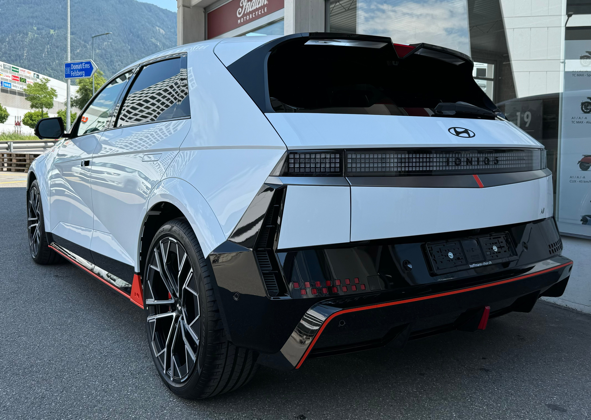 listing desktop thumbnail image 5