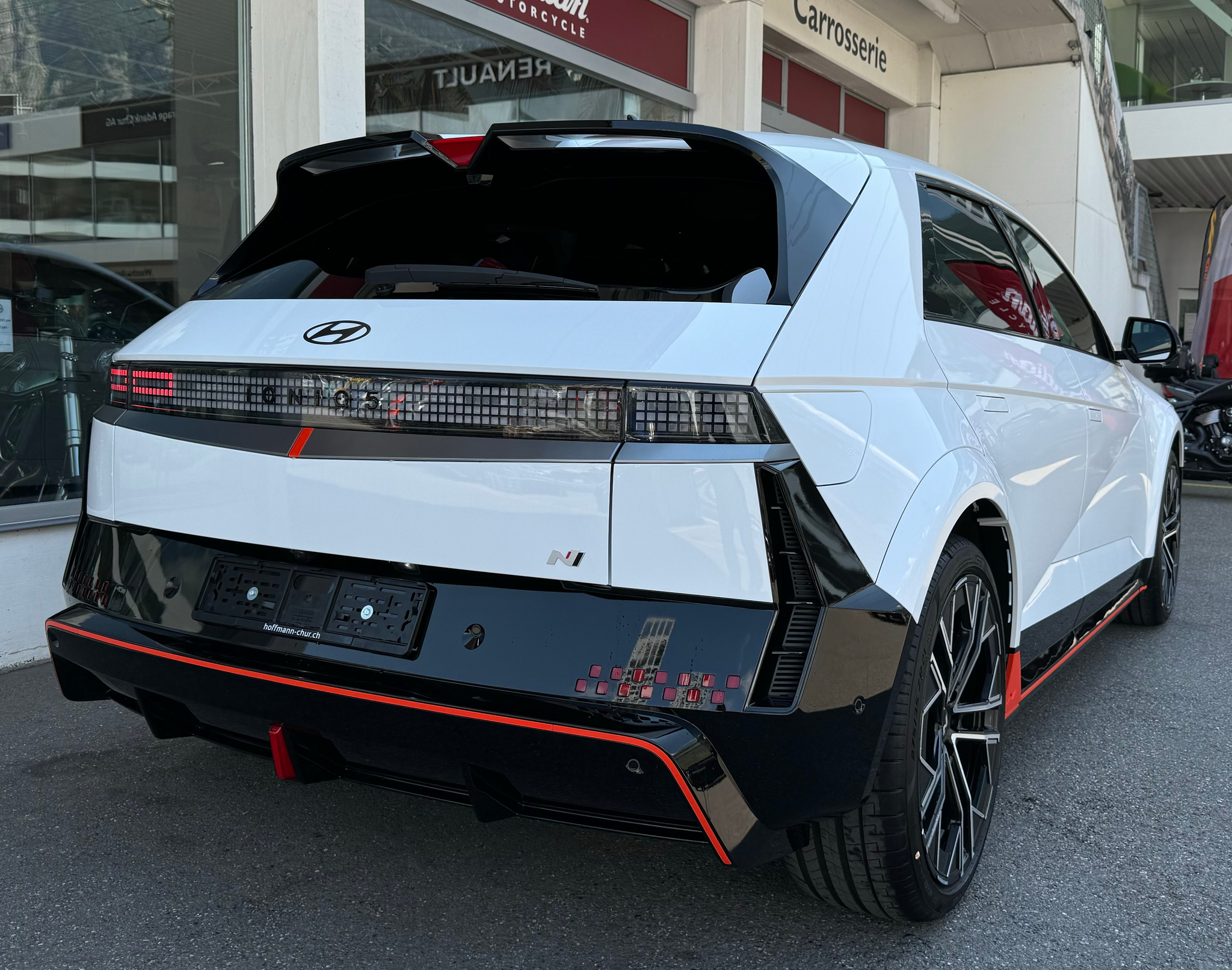 listing desktop thumbnail image 6