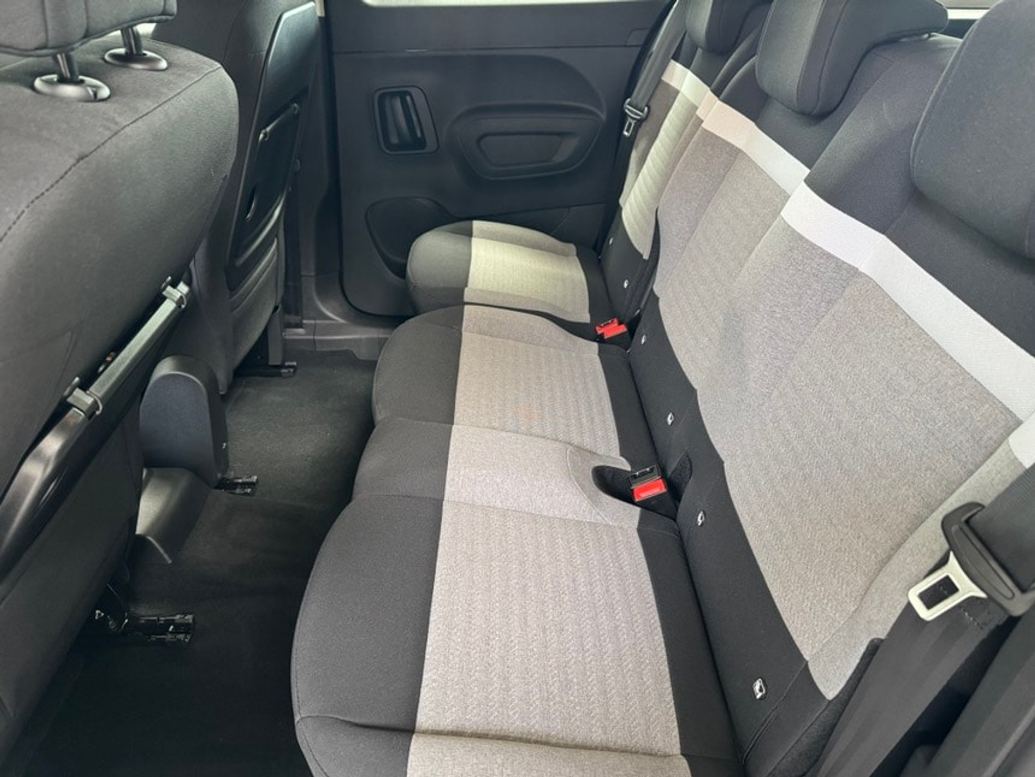 listing desktop thumbnail image 3