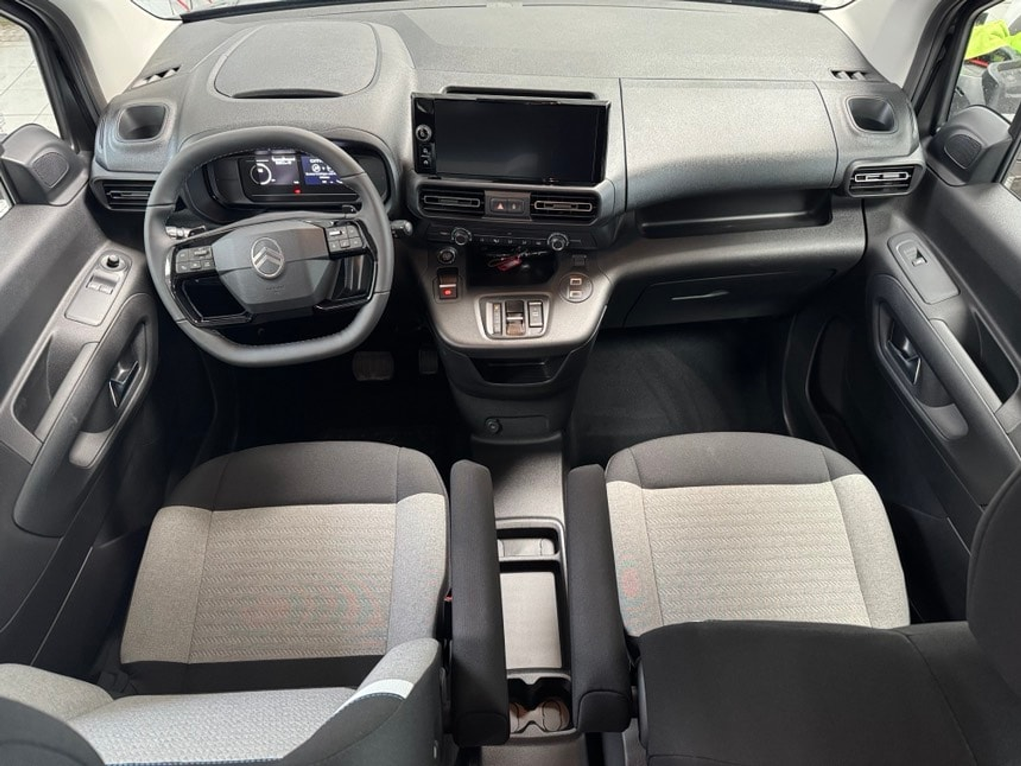 listing desktop thumbnail image 4