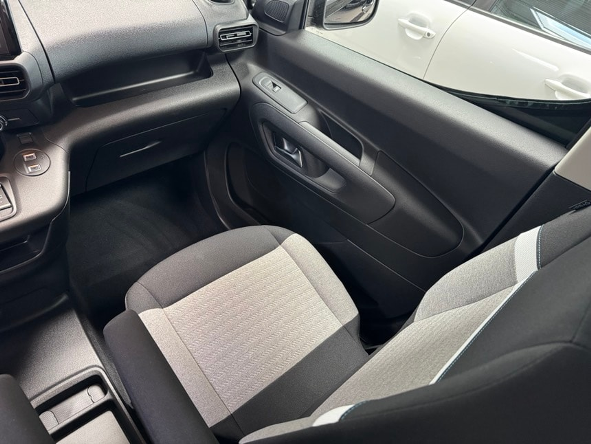 listing desktop thumbnail image 11