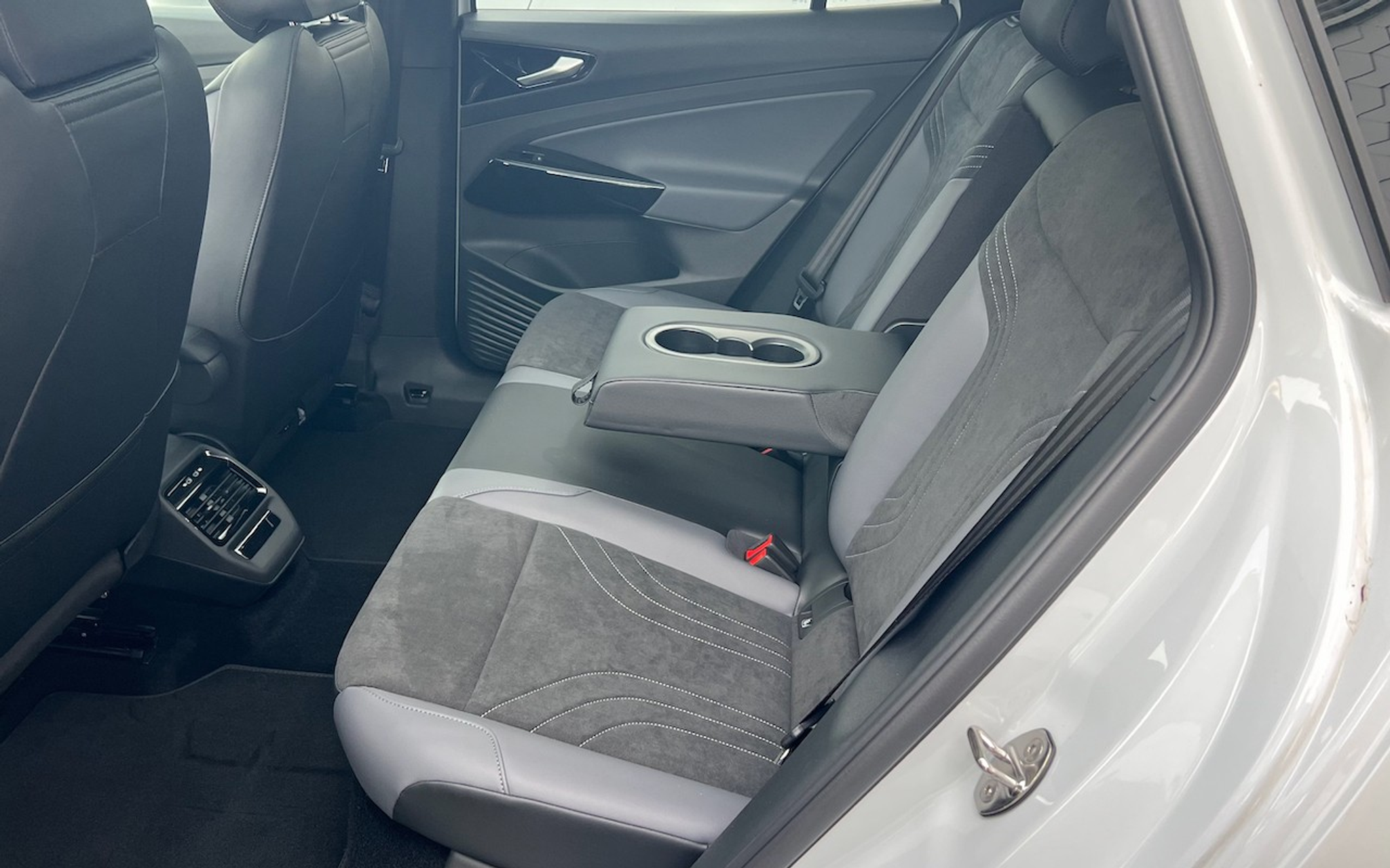 listing desktop thumbnail image 15